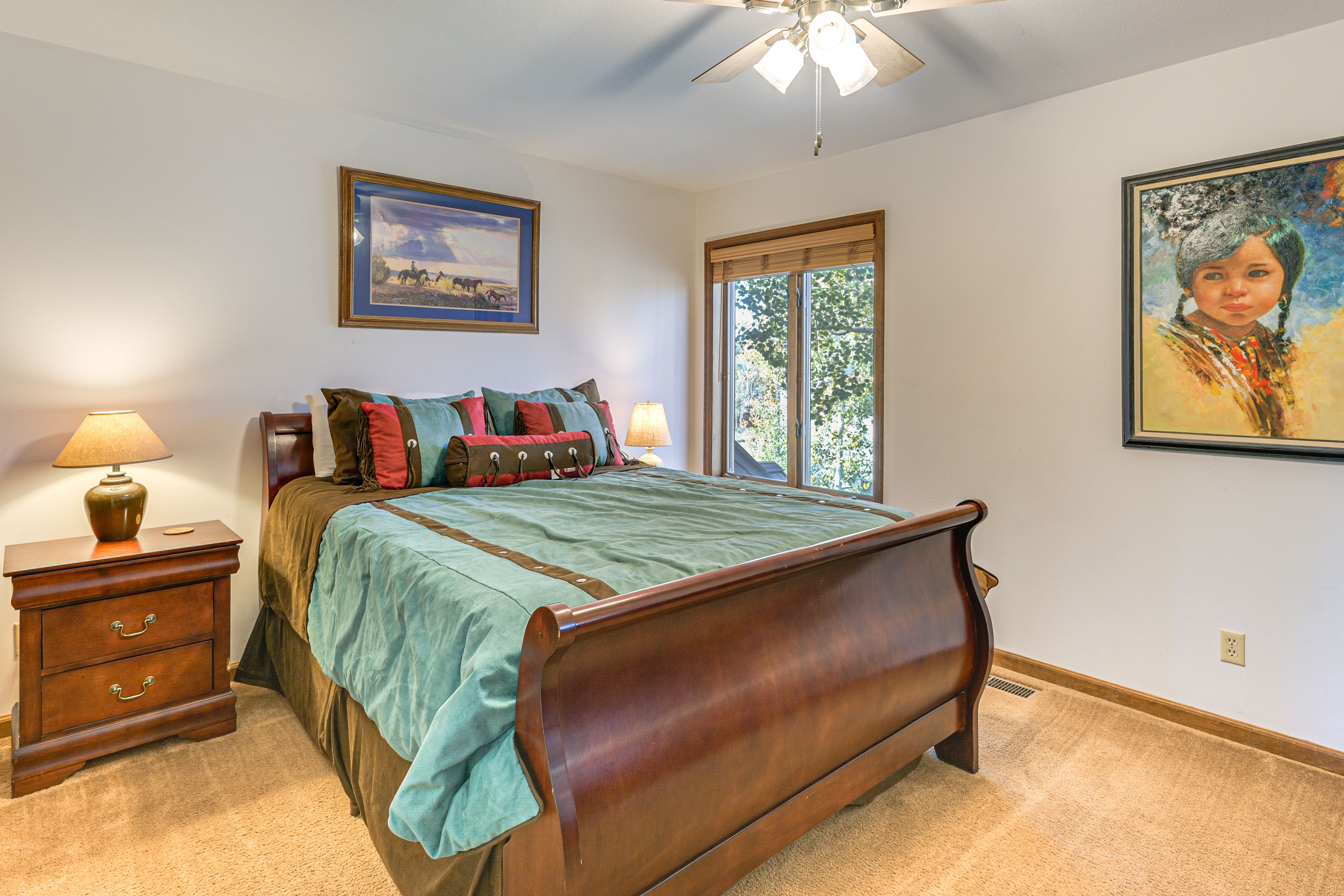Bedroom 1 | Queen Bed