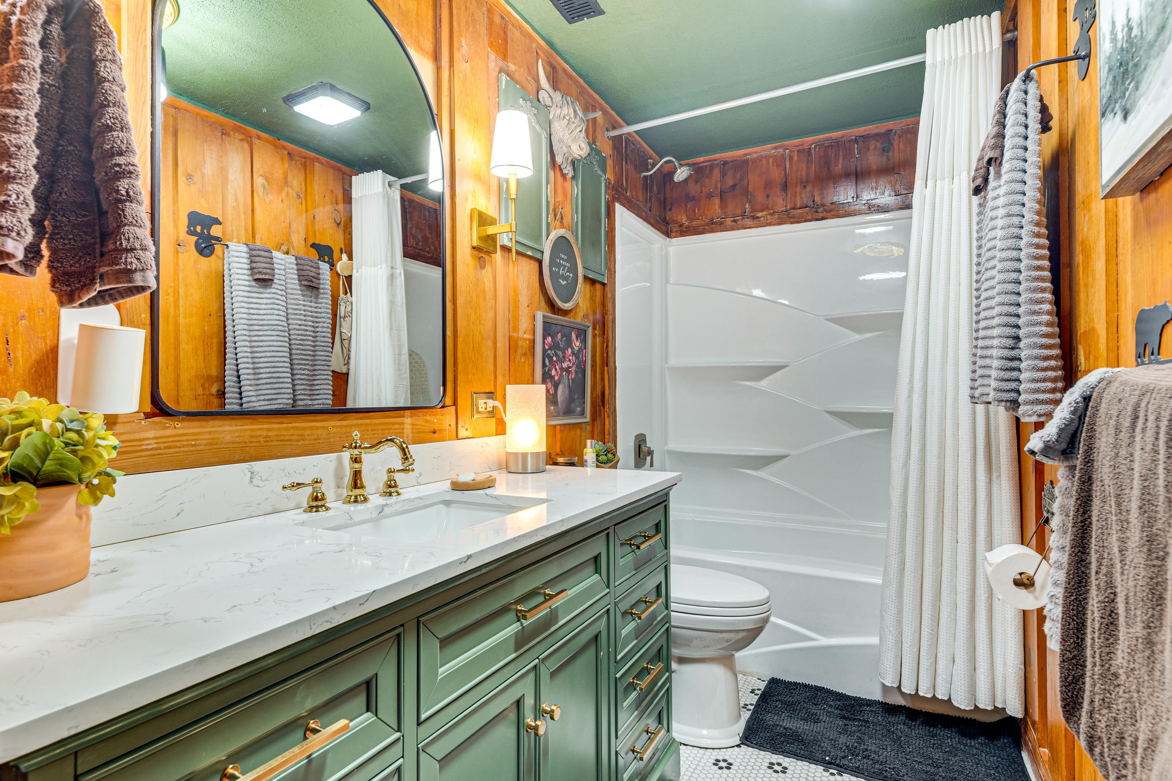 Full Bathroom | Main Floor