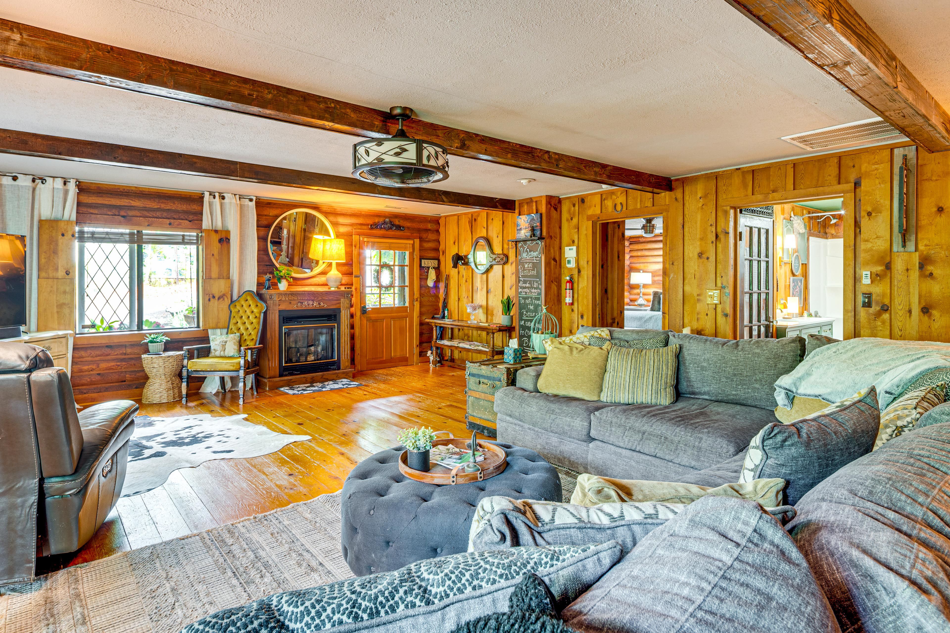 Living Room | Gas Fireplace | Free WiFi | Central A/C | Main Floor