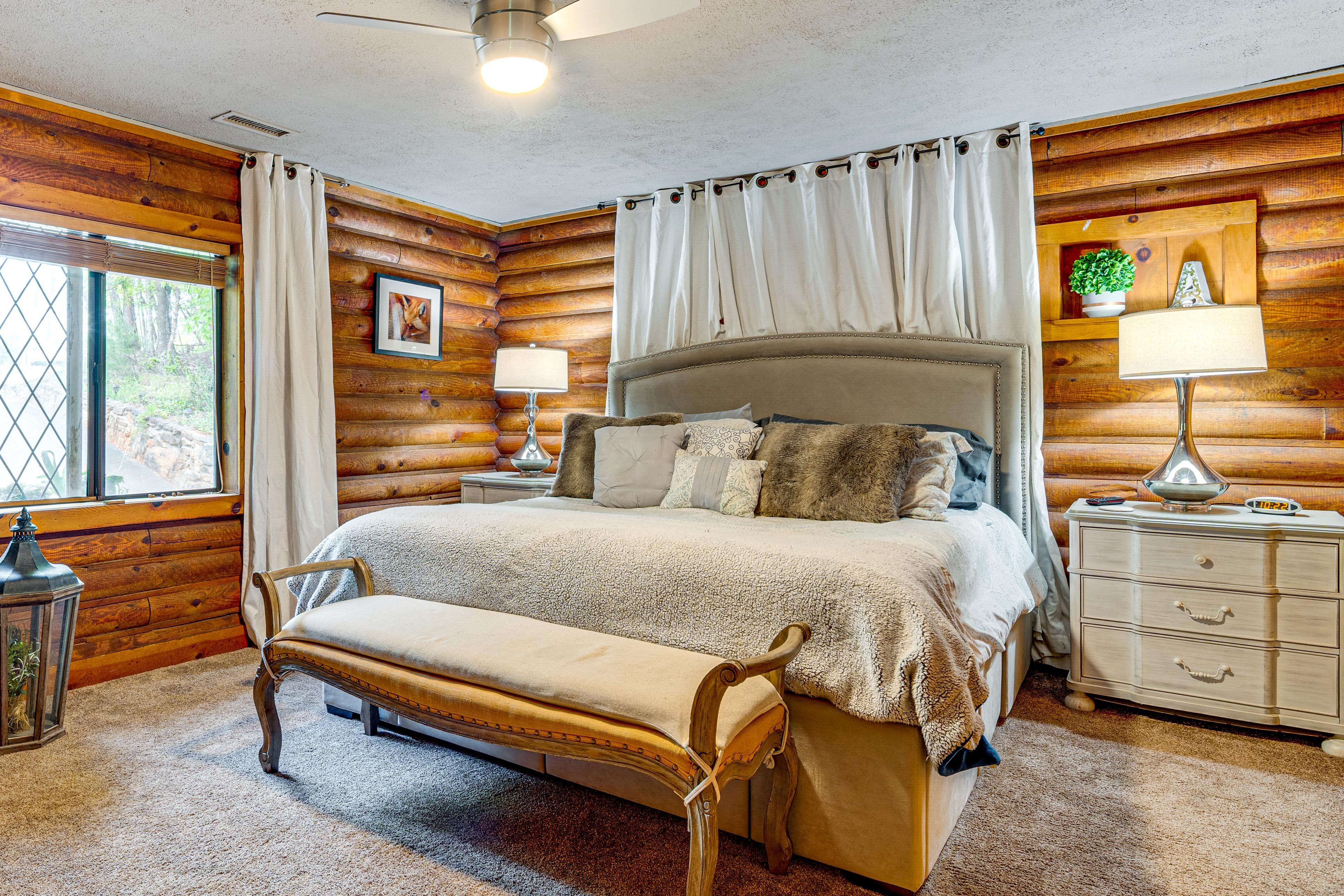 Bedroom 2 | King Bed | Main Floor