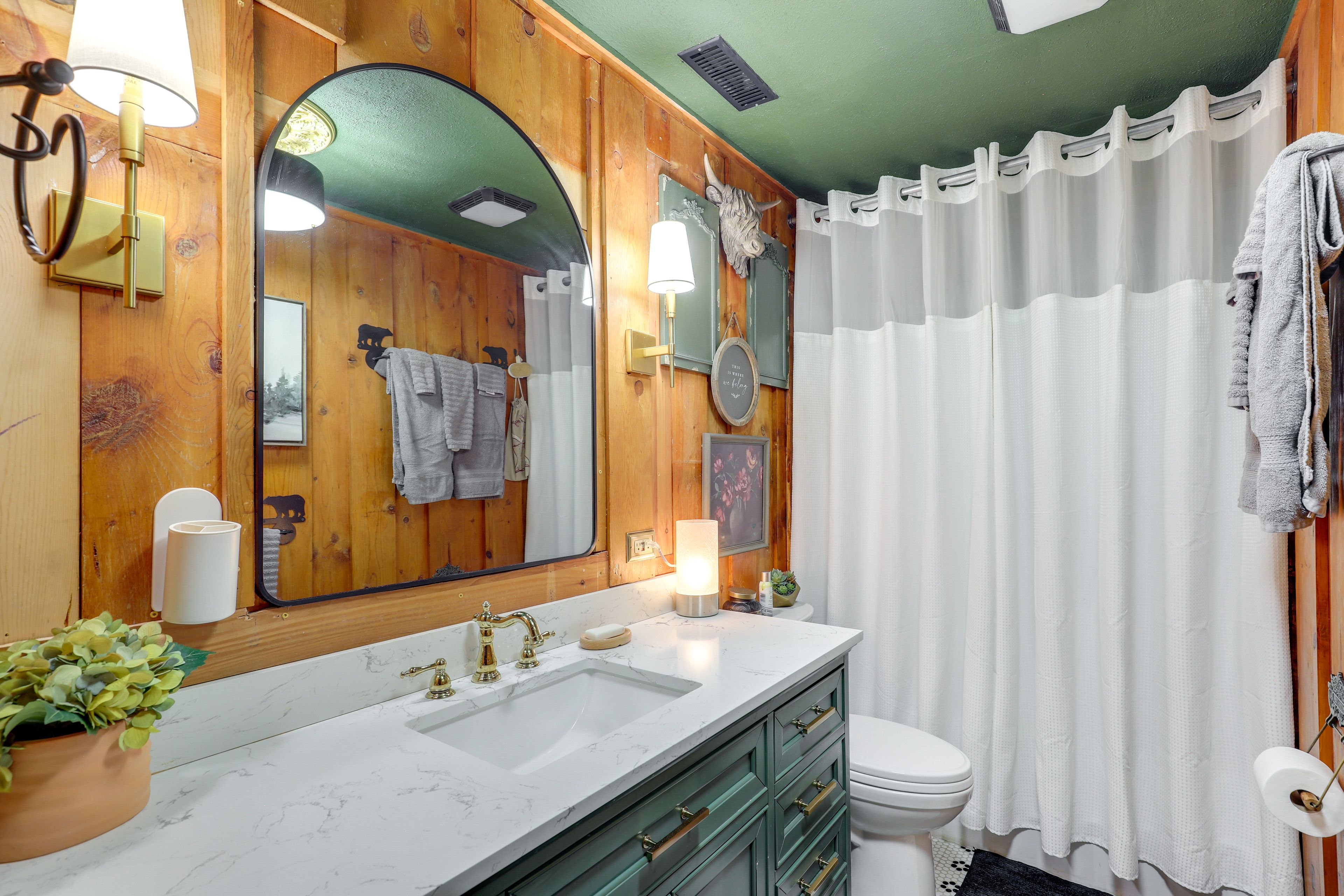 Full Bathroom | Main Floor