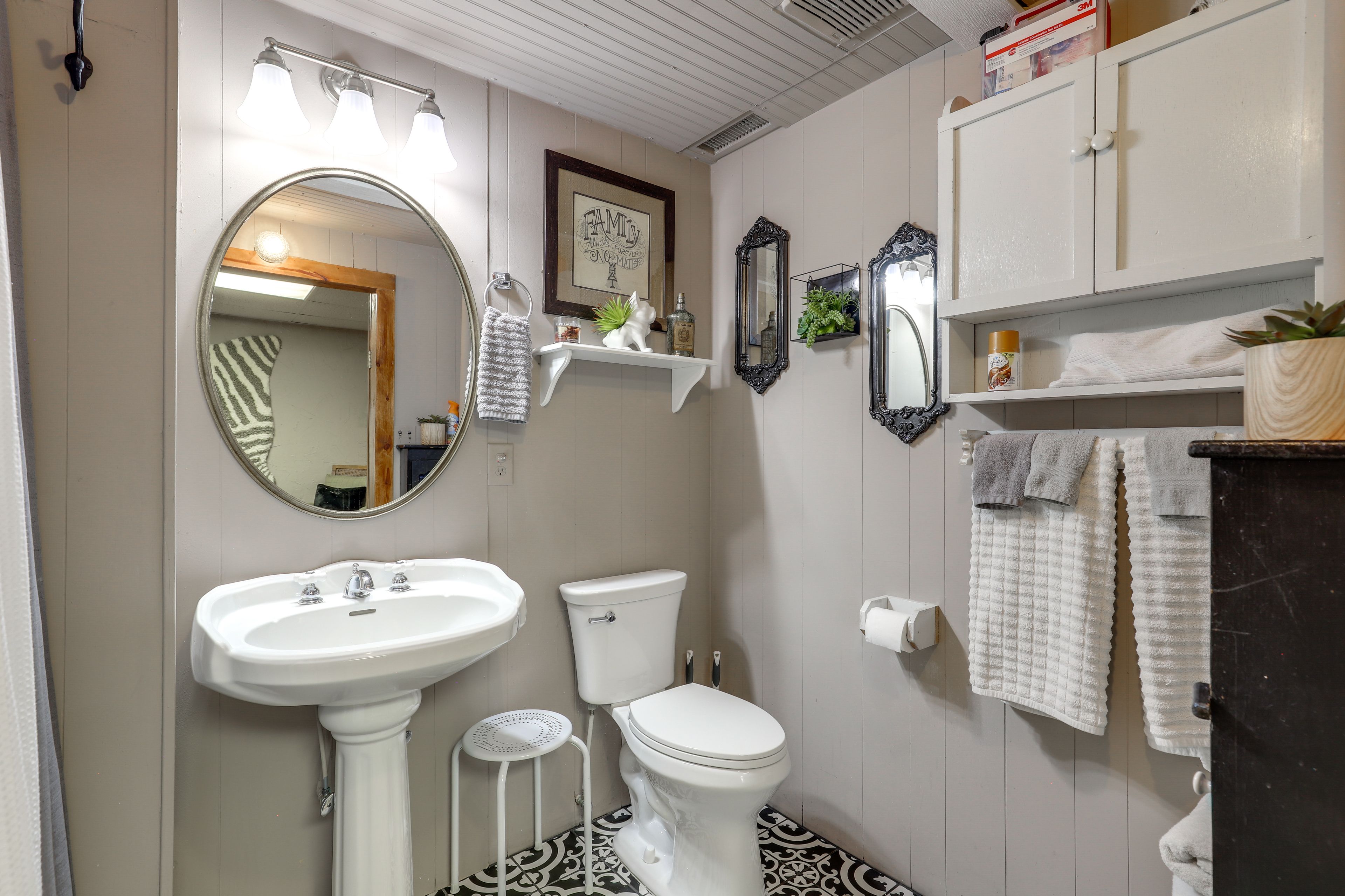 Bathroom | Lower Floor