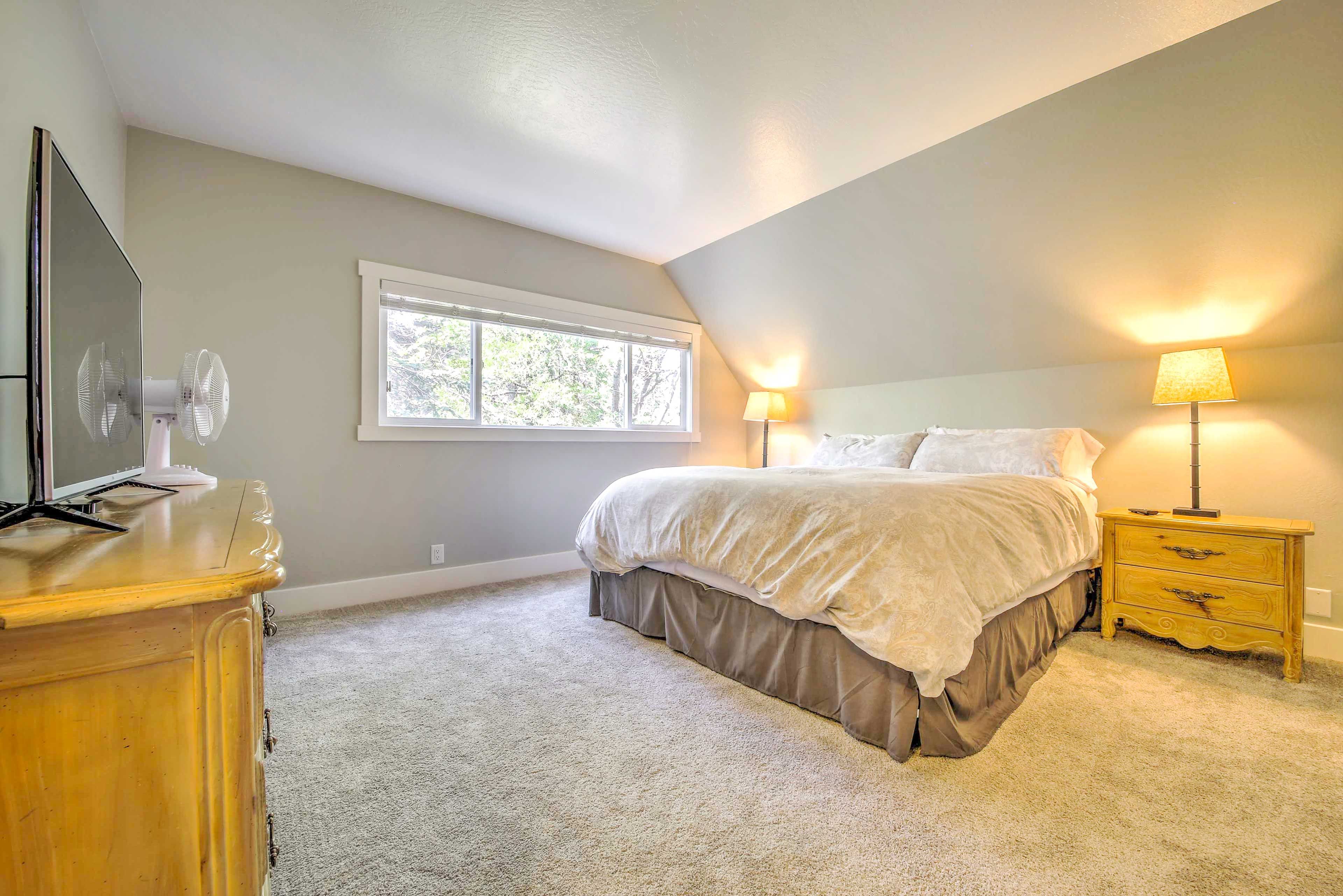 Bedroom 1 | King Bed | Linens Provided