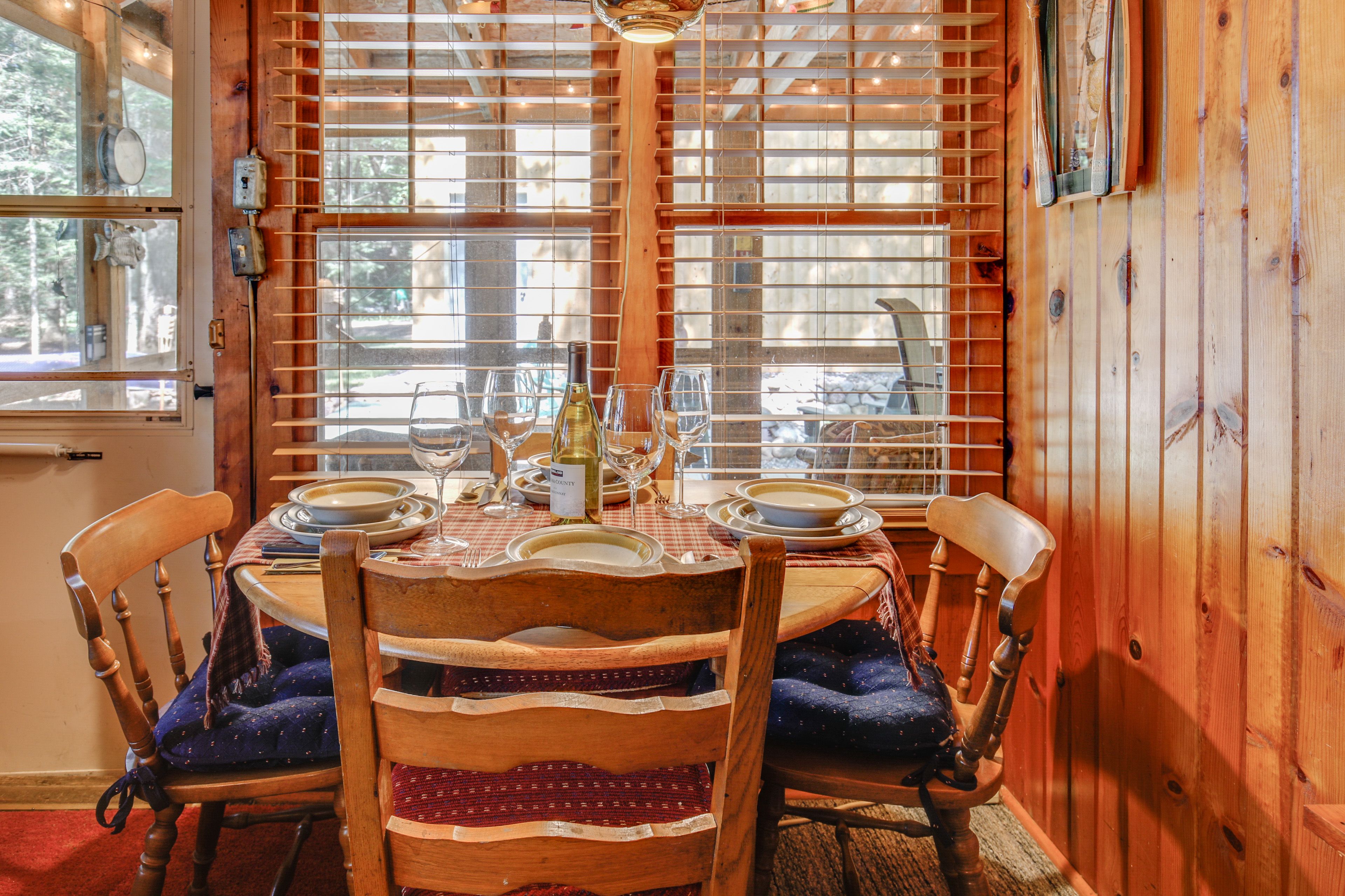 Dining Area | Dishware & Flatware