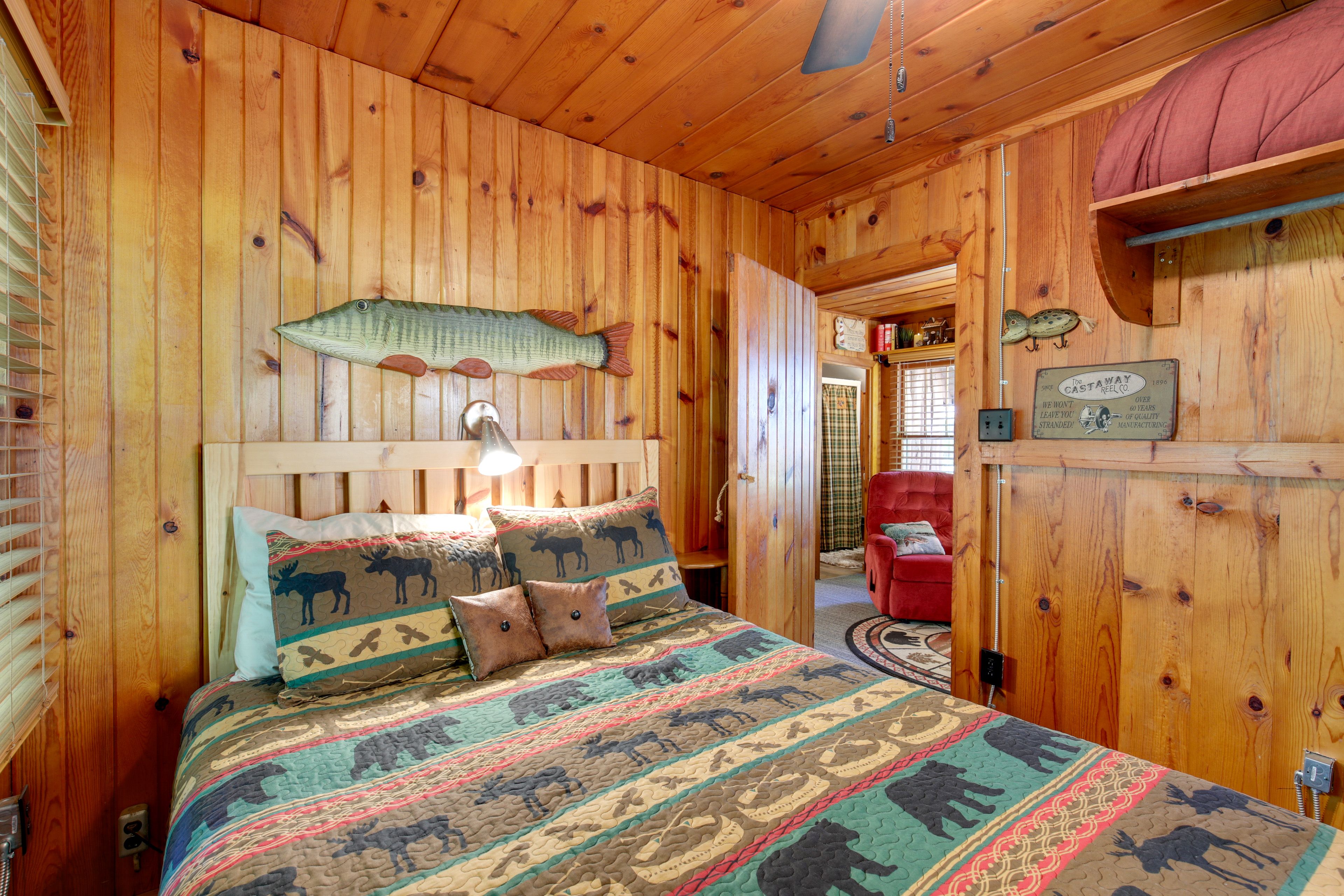 Bedroom 2 | Queen Bed