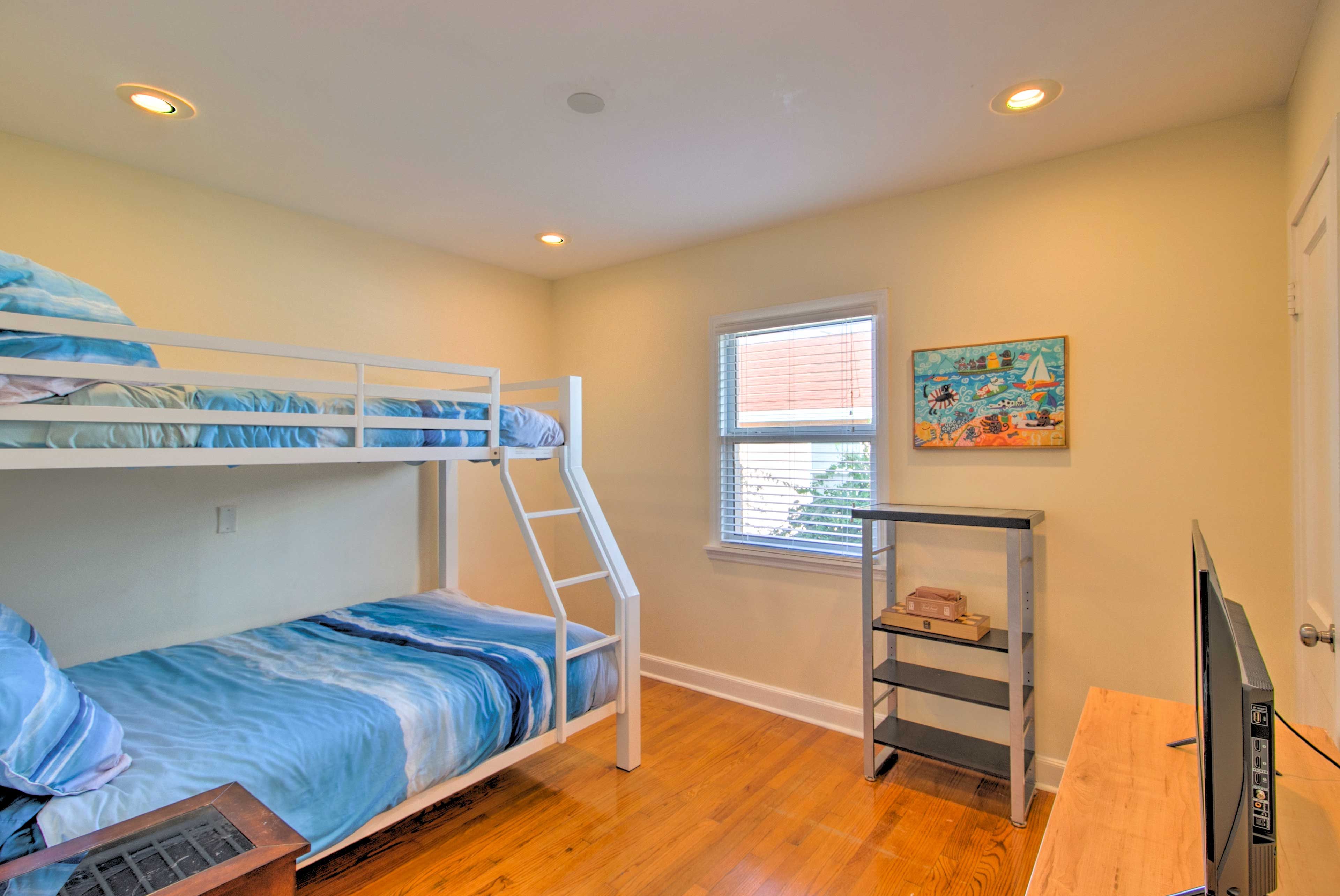 3 people can sleep in the 3rd bedroom.