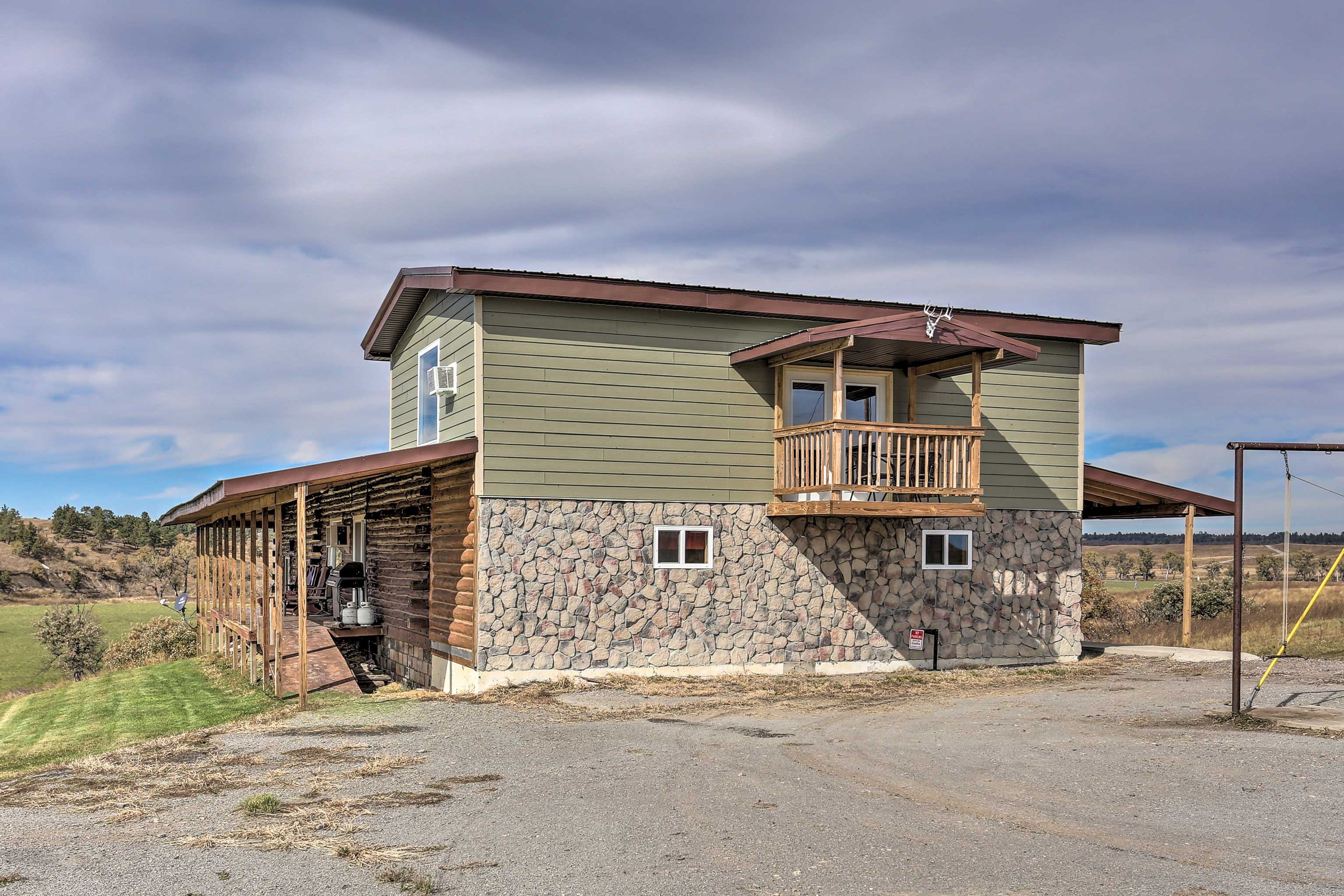 Parking | Large Gravel Driveway (Ample Parking)