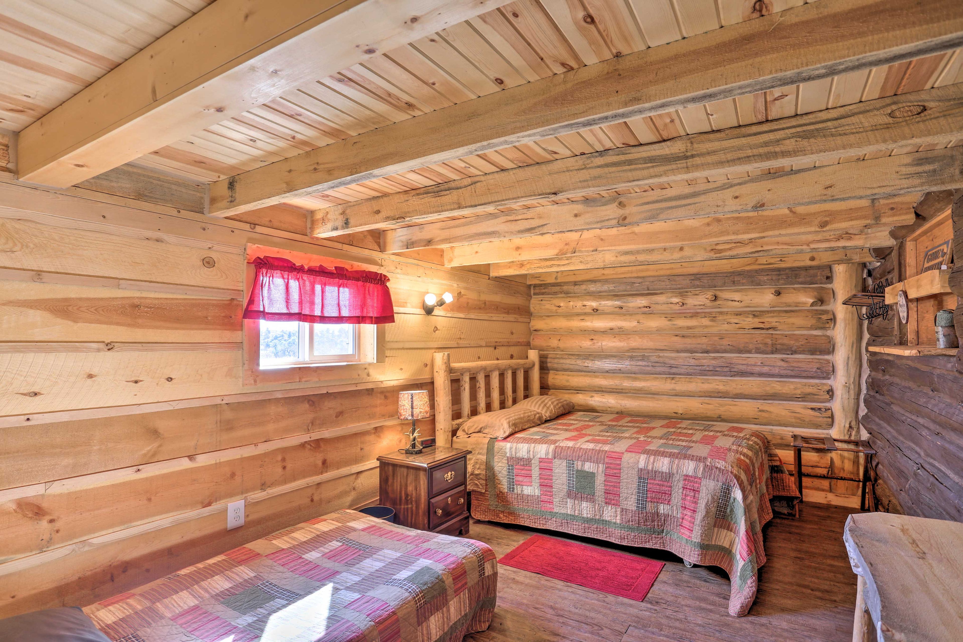 Bedroom 1 | Queen Bed | Twin Bed | Linens Provided
