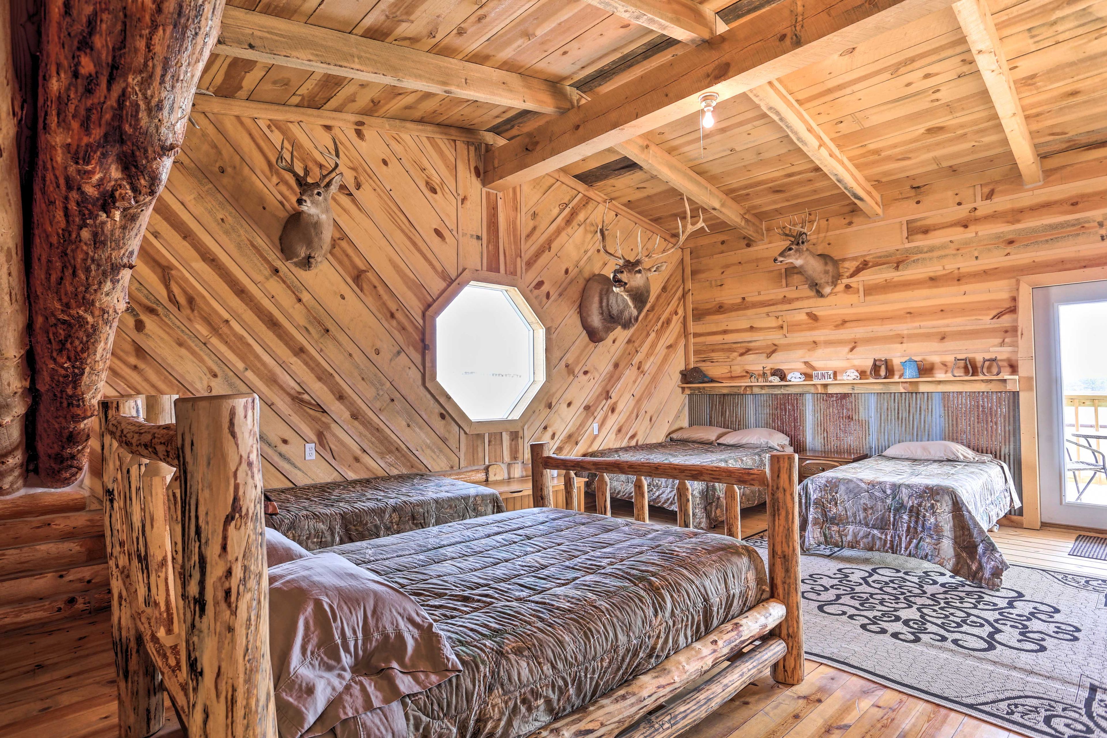 Open Loft | 4 Full Beds | 4 Twin Beds
