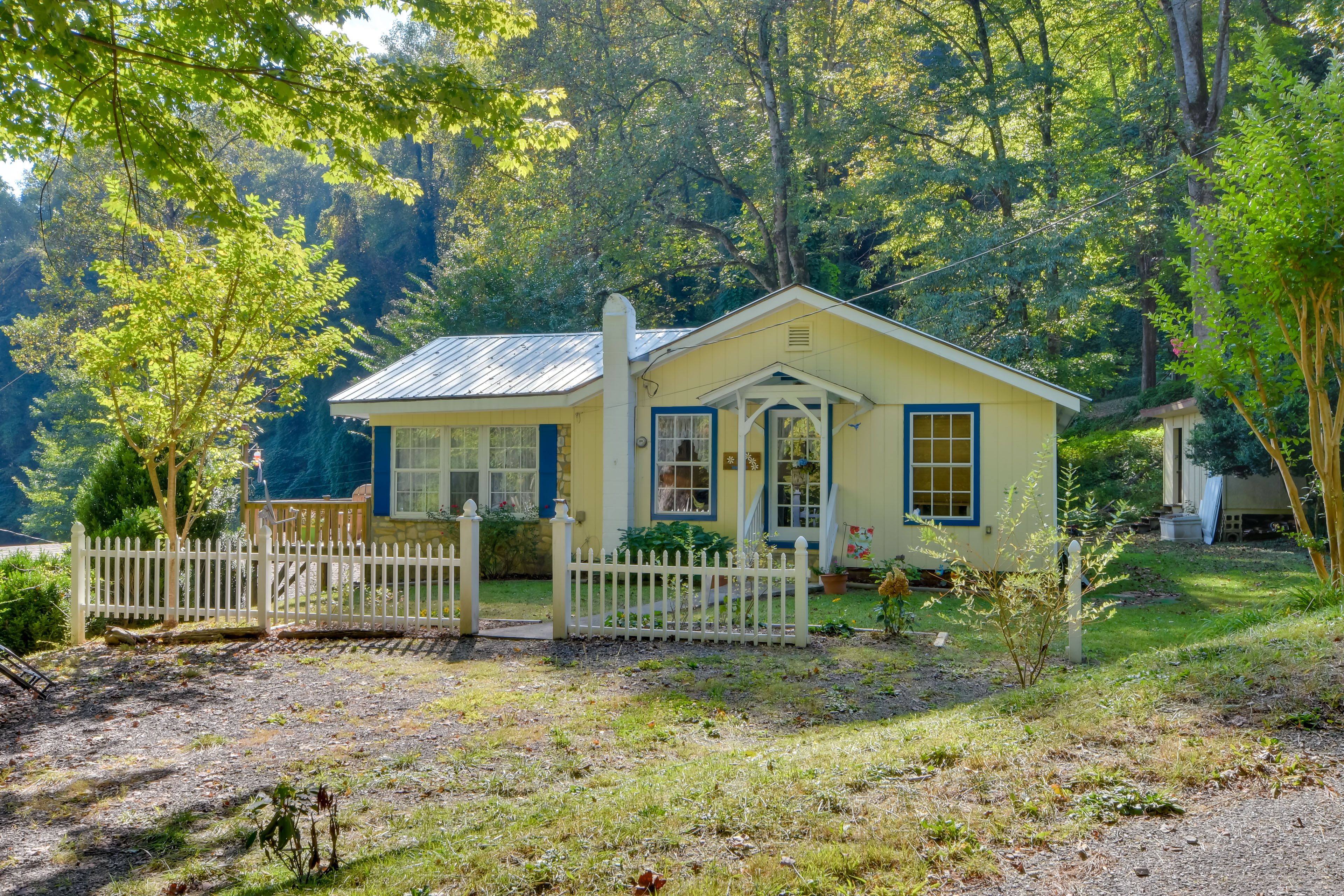 Fontana Dam Vacation Rental | 2BR | 1BA | 1,000 Sq Ft | Stairs Required