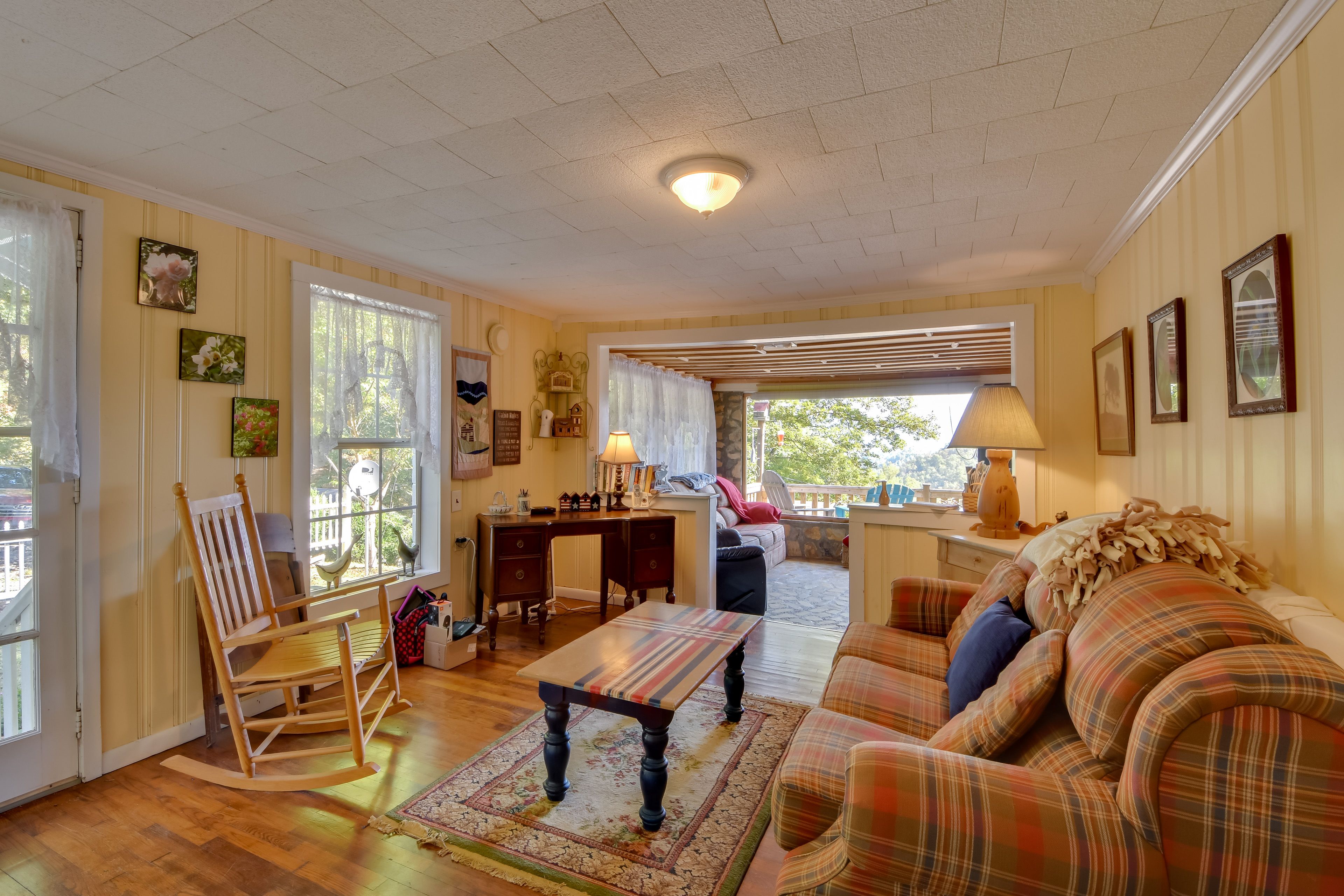 Additional Sitting Area