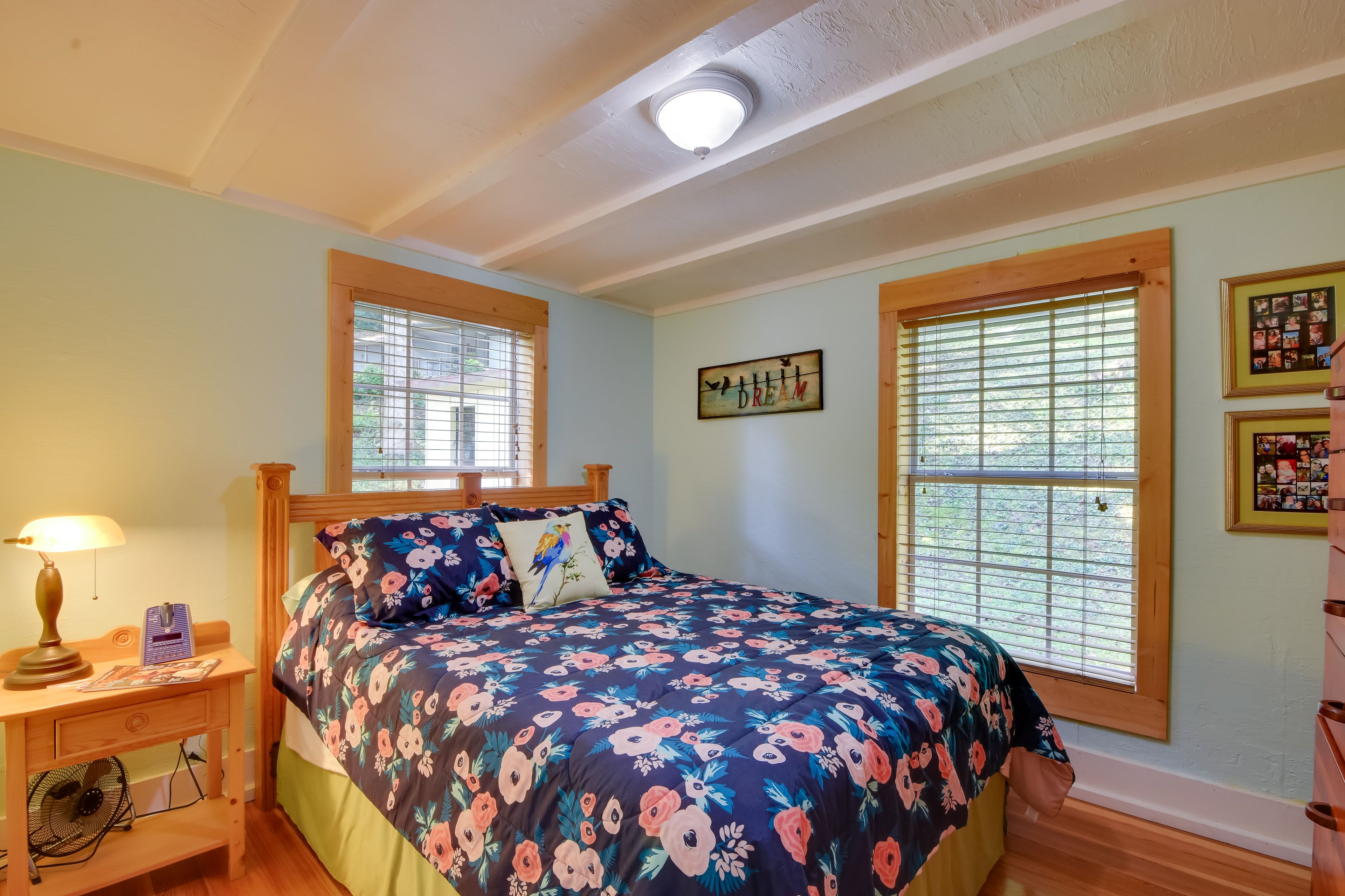 Bedroom 1 | Queen Bed