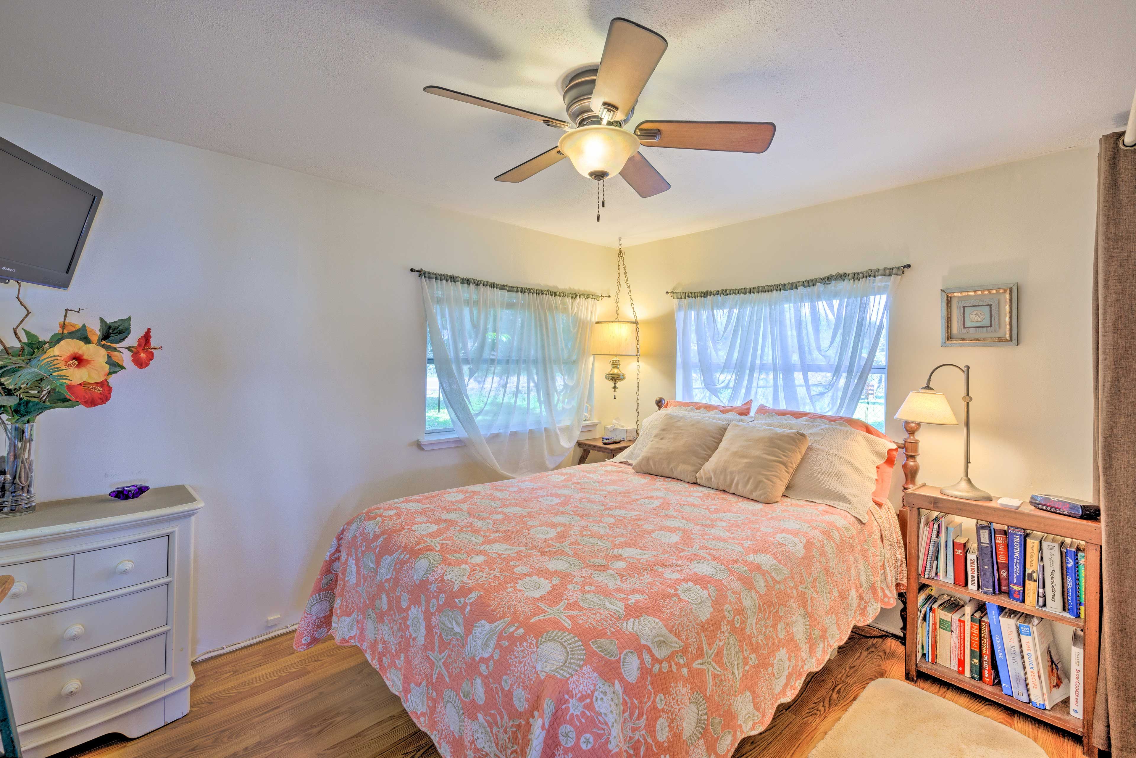 Bedroom | Queen Bed