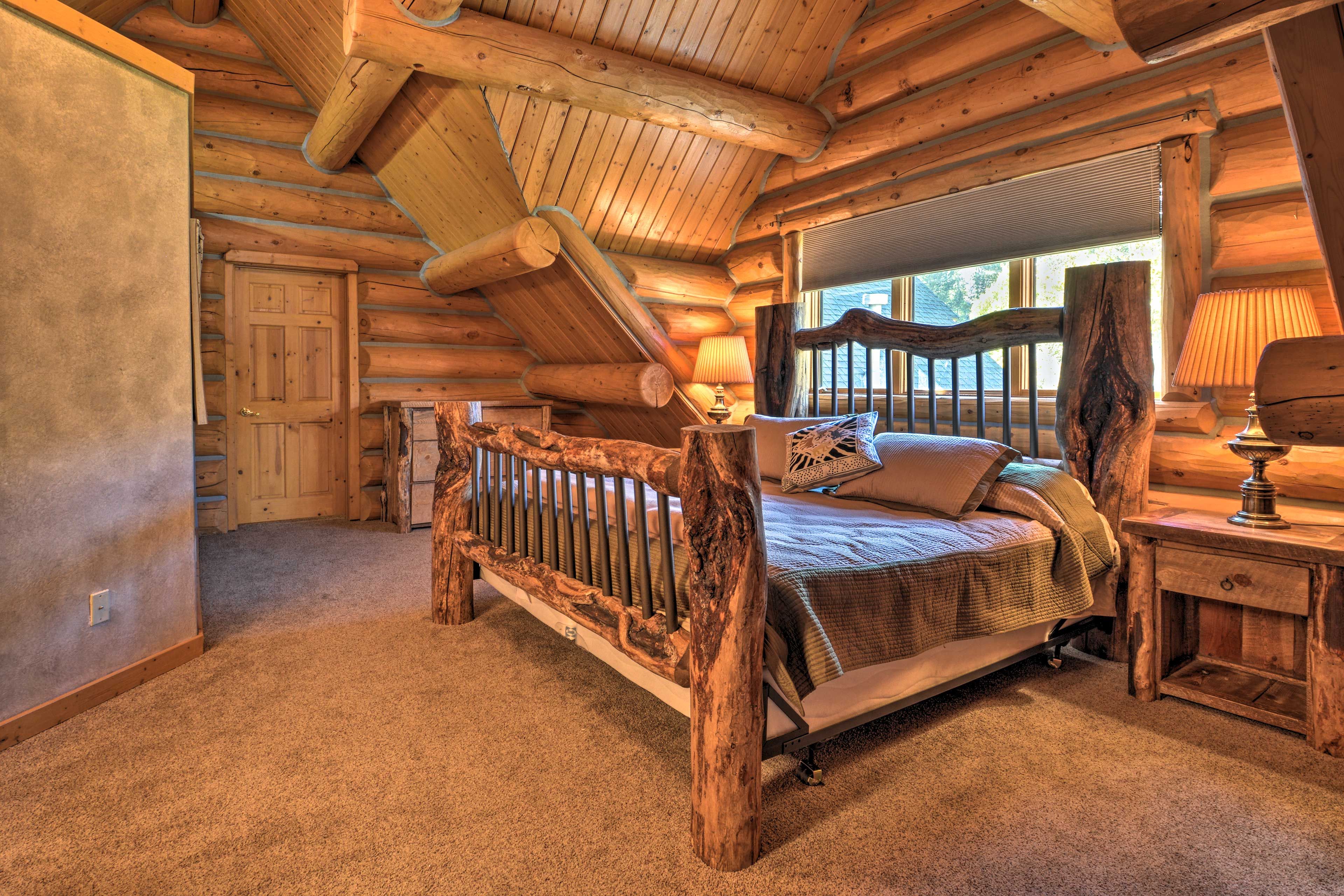 Bedroom 1 | King Bed