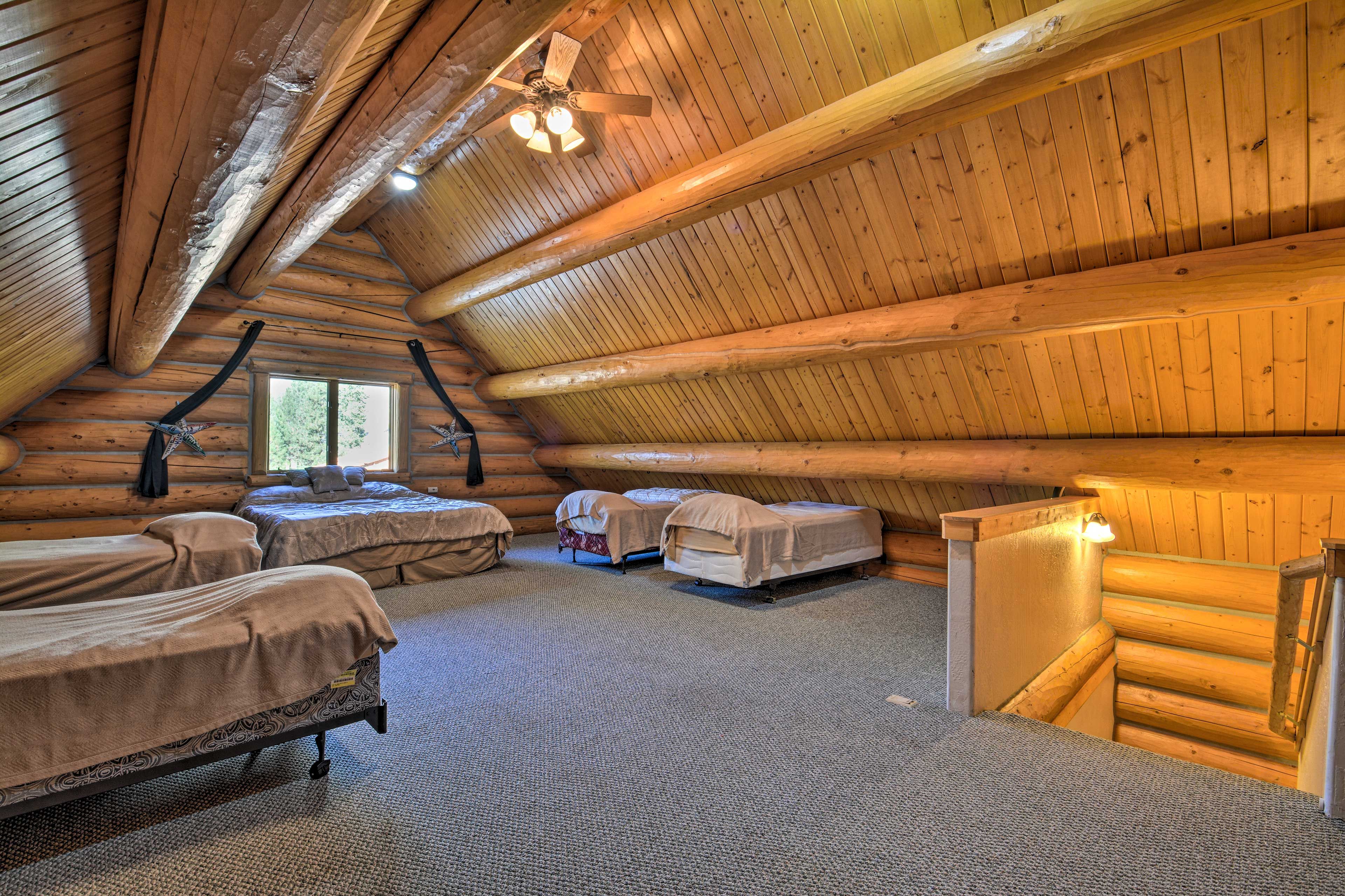 Bedroom 6 (Bunkhouse Loft) | King Bed | 4 Twin Beds