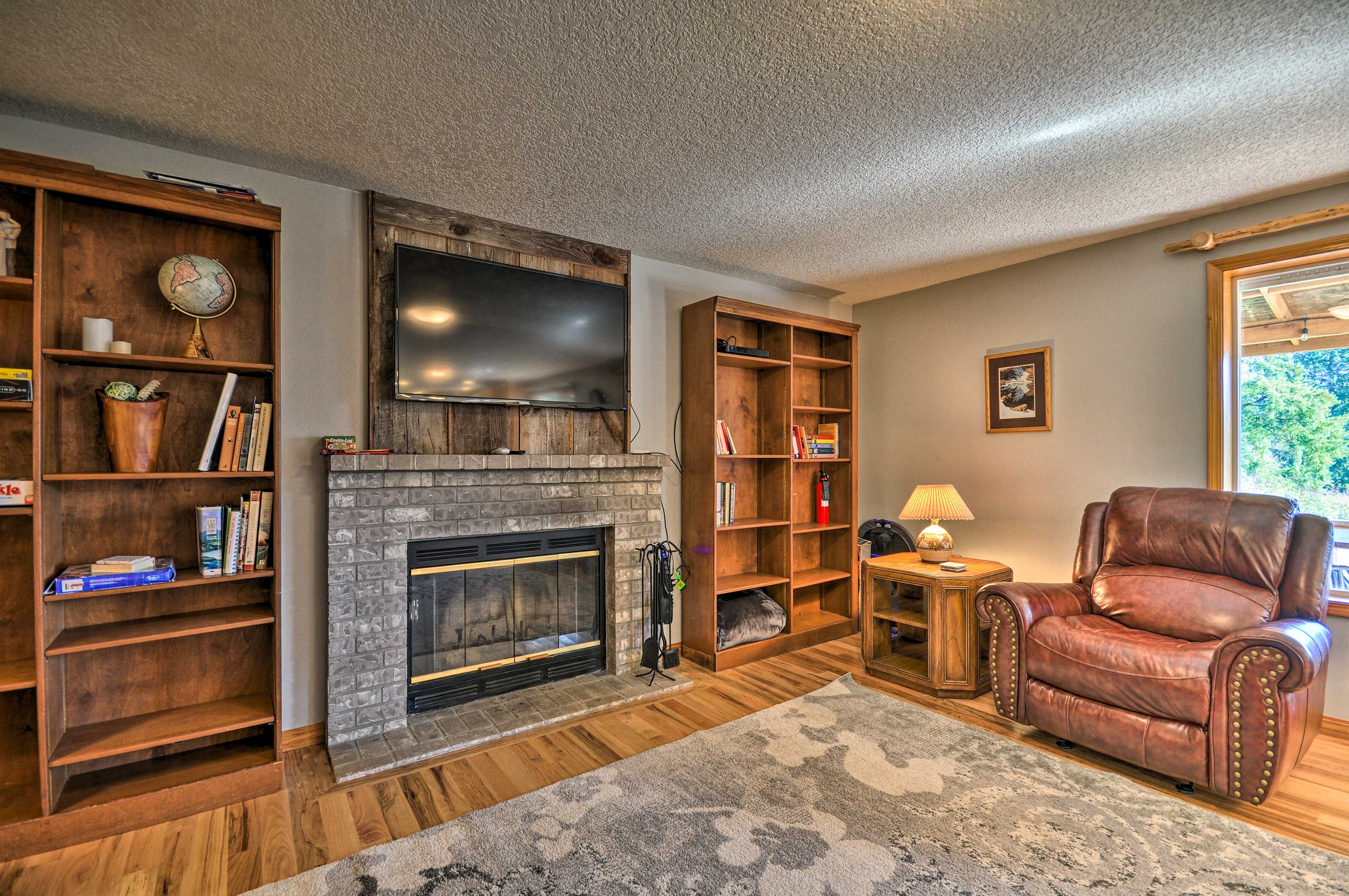 Family Room | Fireplace | Board Games