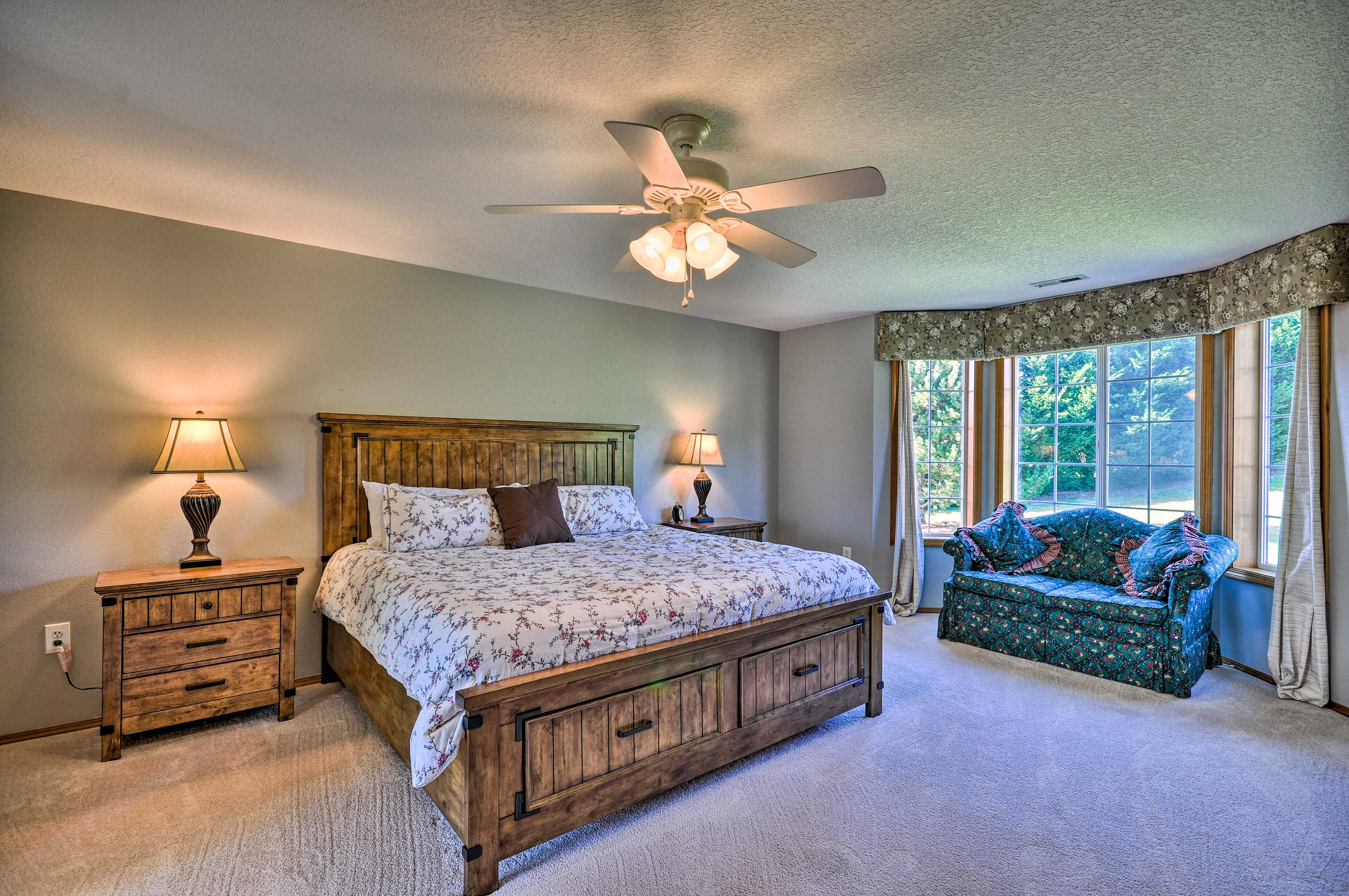 Bedroom 1 | King Bed | En-Suite Bathroom