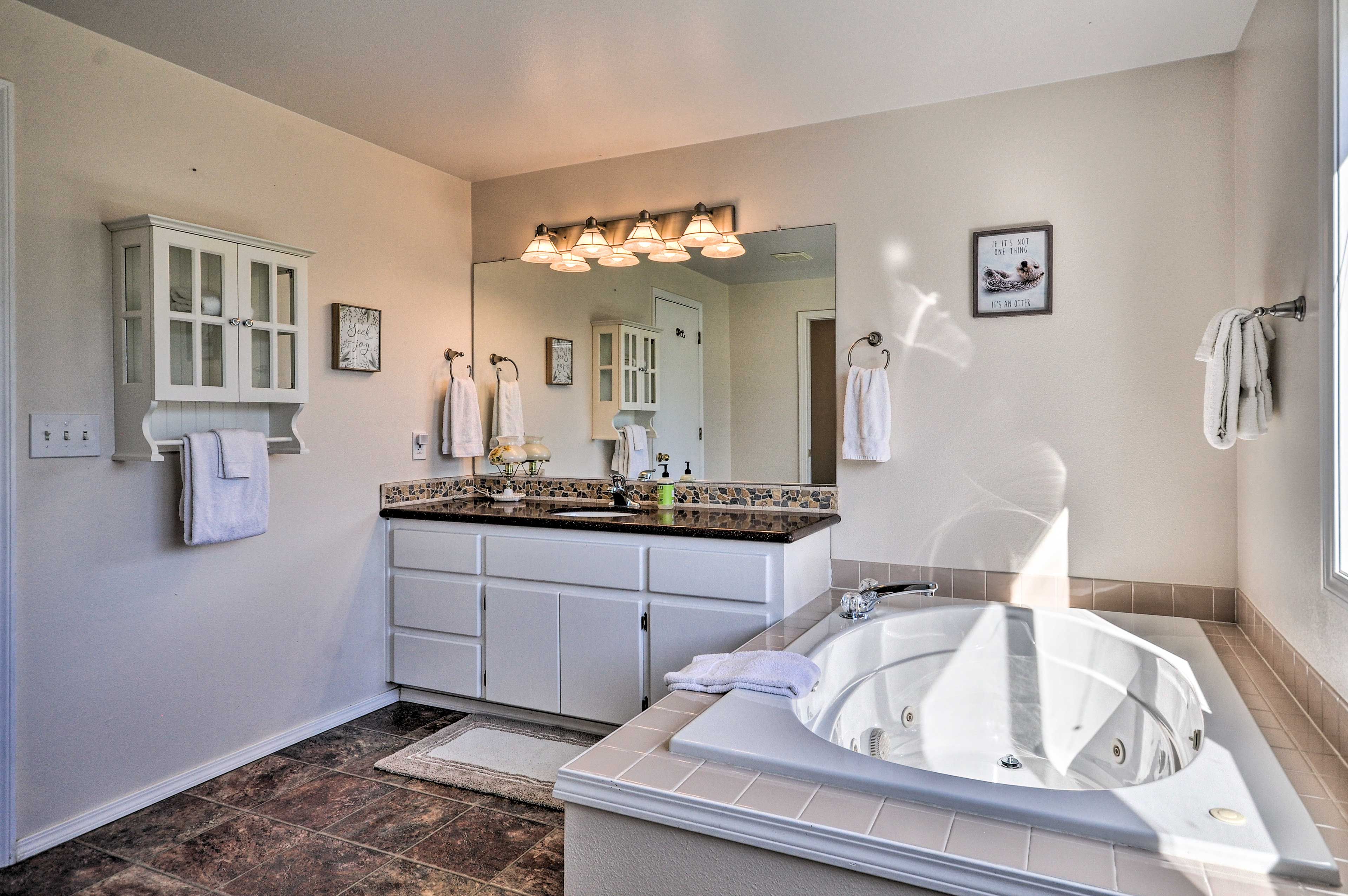 En-Suite Bathroom | Jetted Tub