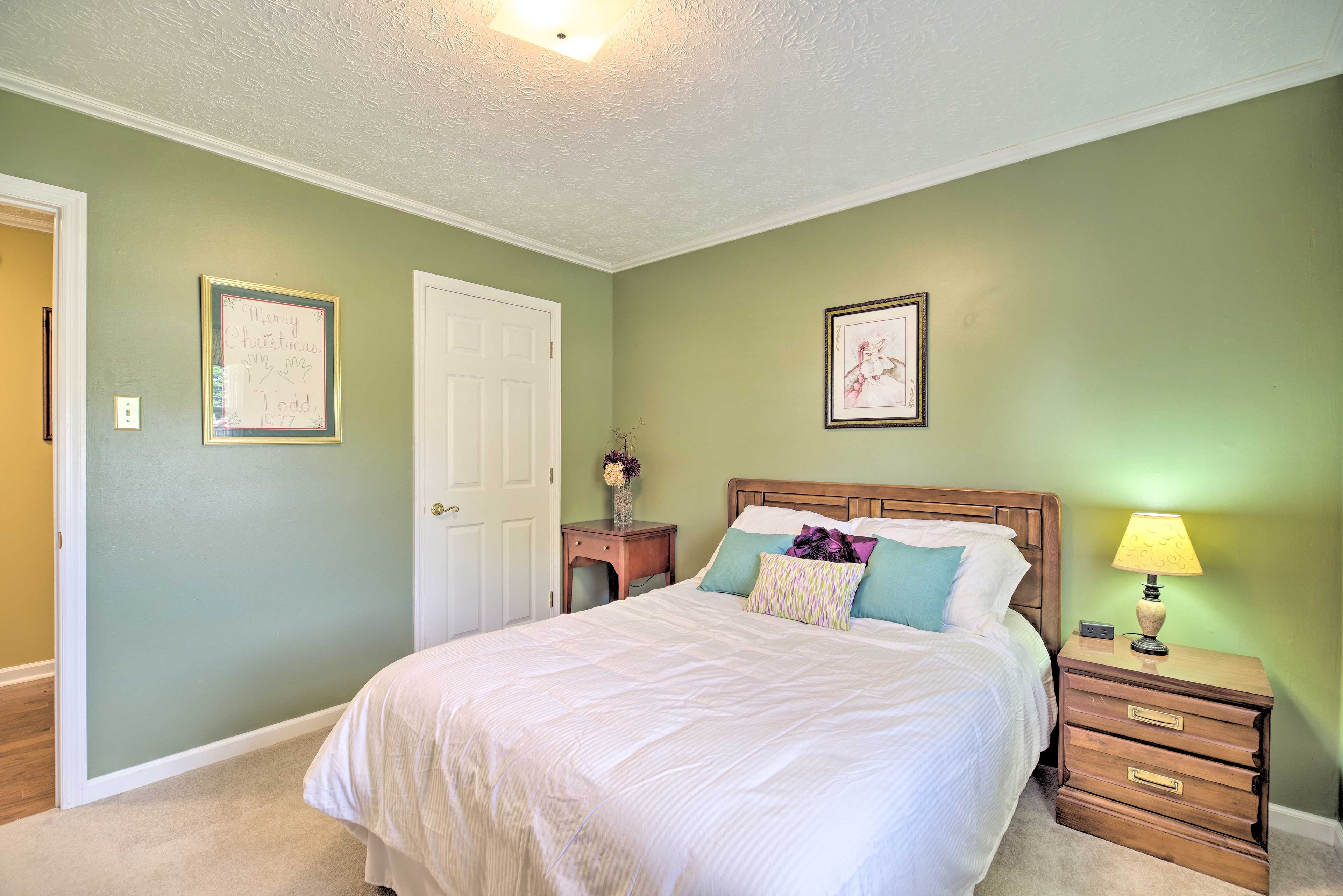 Bedroom 3 | Queen Bed