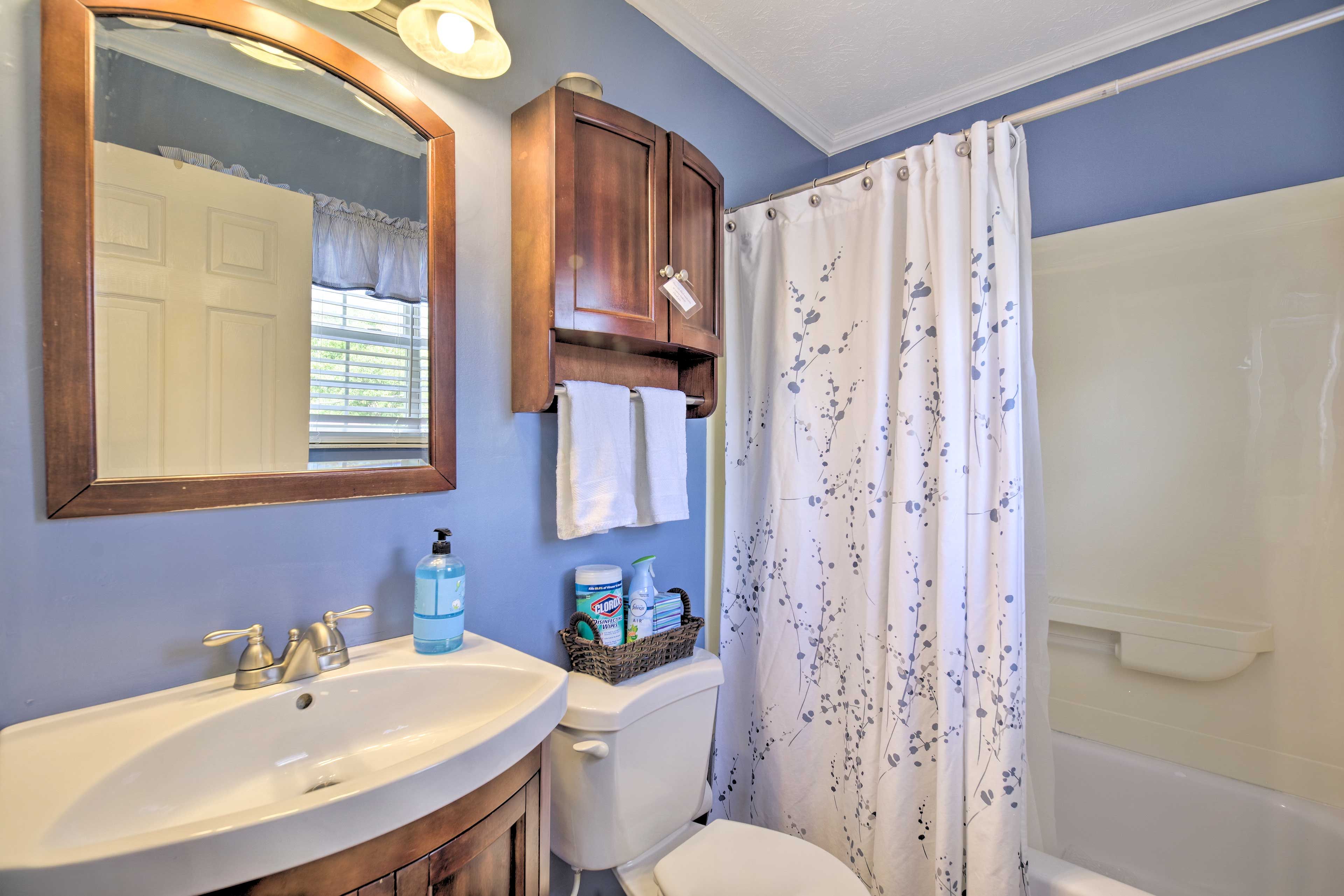 En-Suite Bathroom | Towels Provided