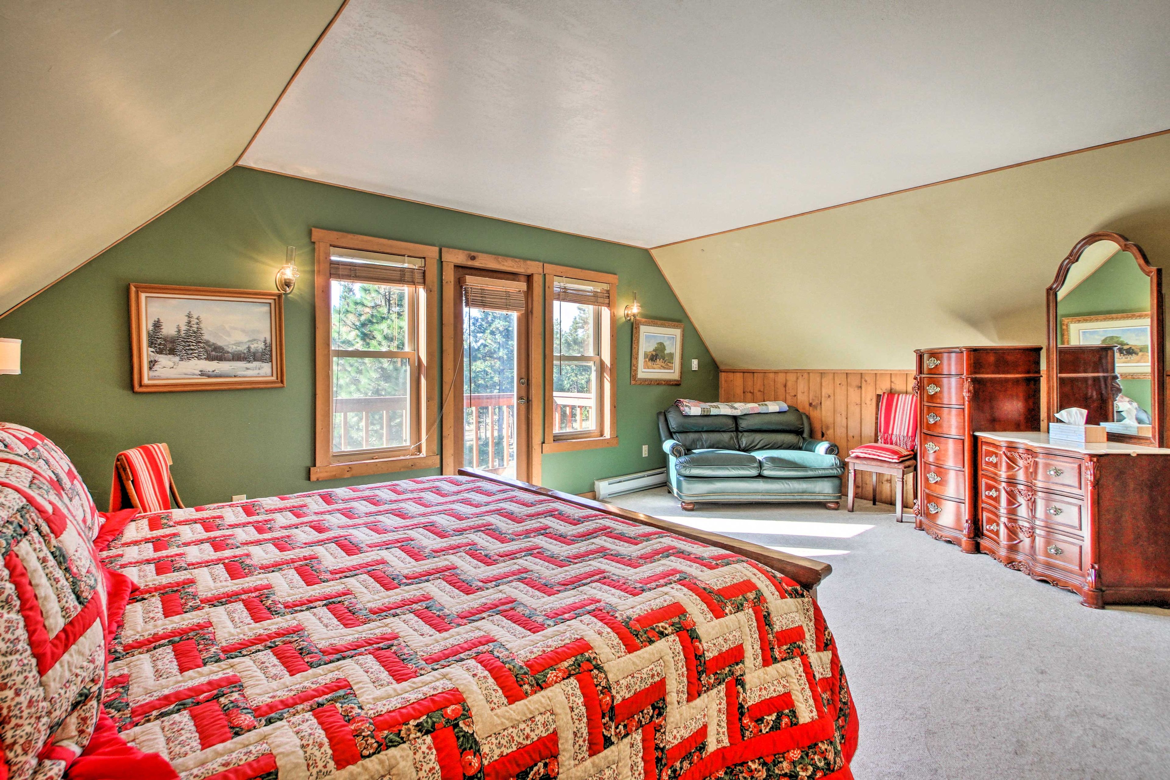 Take it easy with a good book in the armchair, or head out to the private deck.