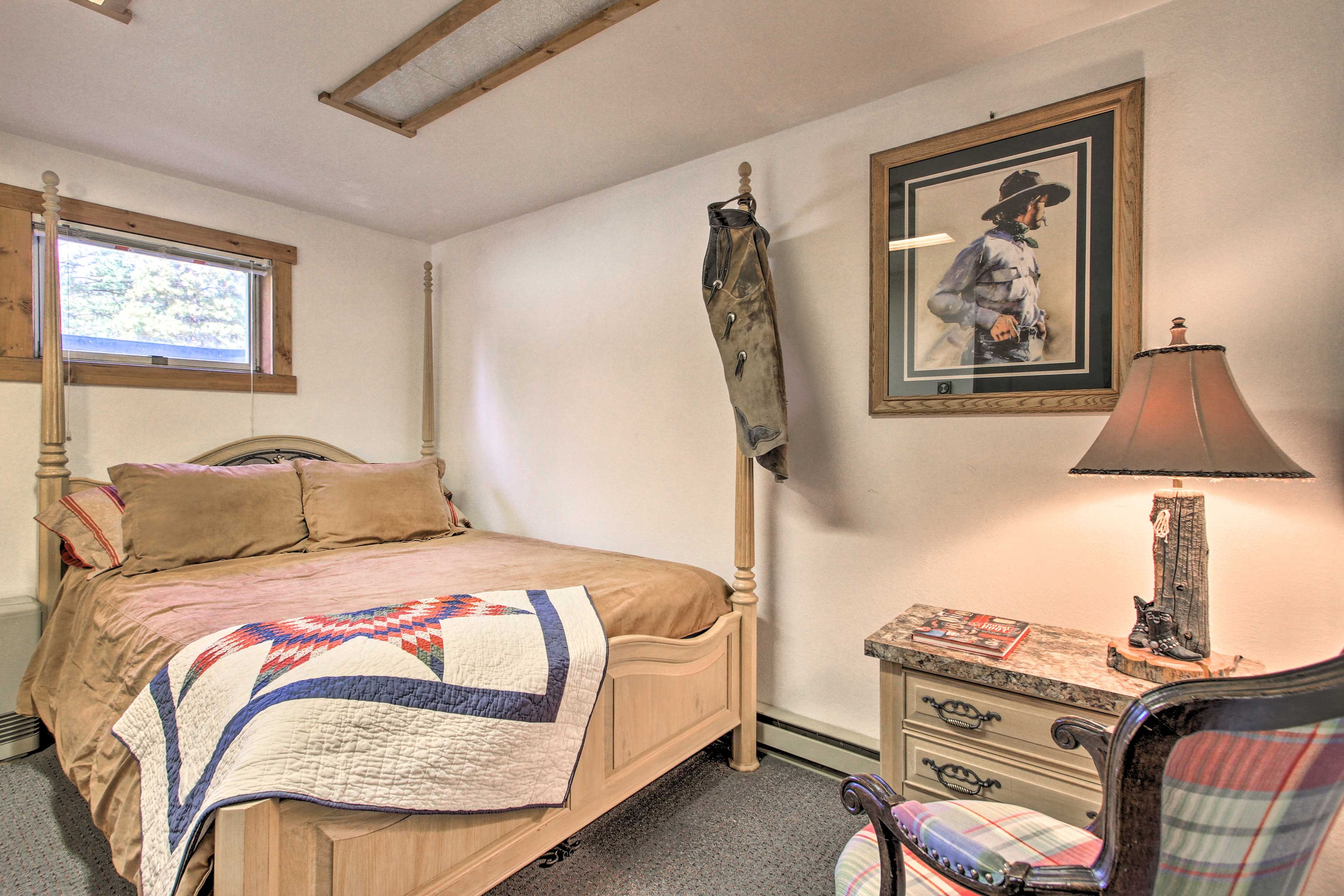 Channel the Wild West when you drift off to sleep in this queen bed.