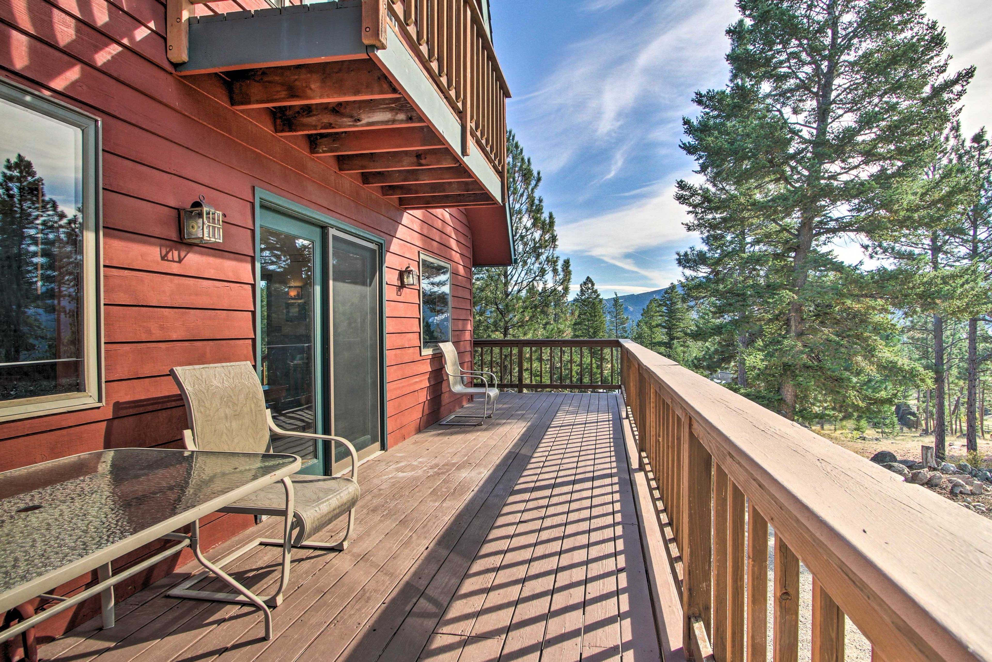 With a 2,000-square-foot interior, there's more than enough space for 10 guests!