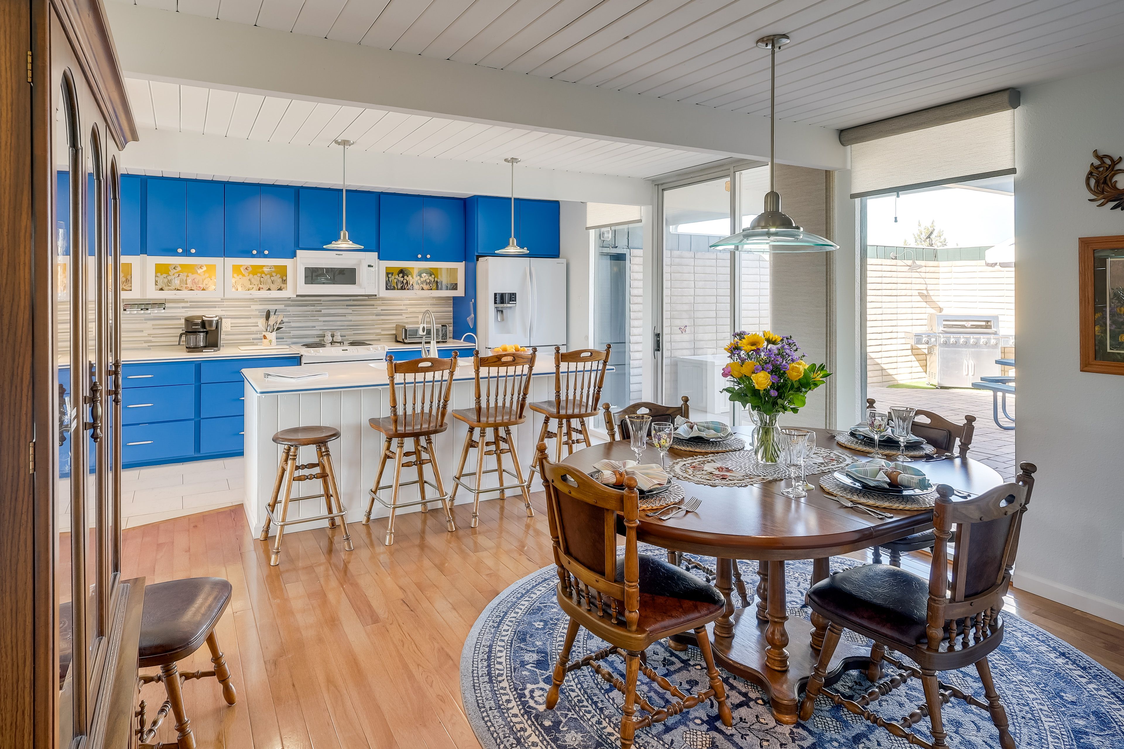 Dining Area | Dishes & Flatware Provided