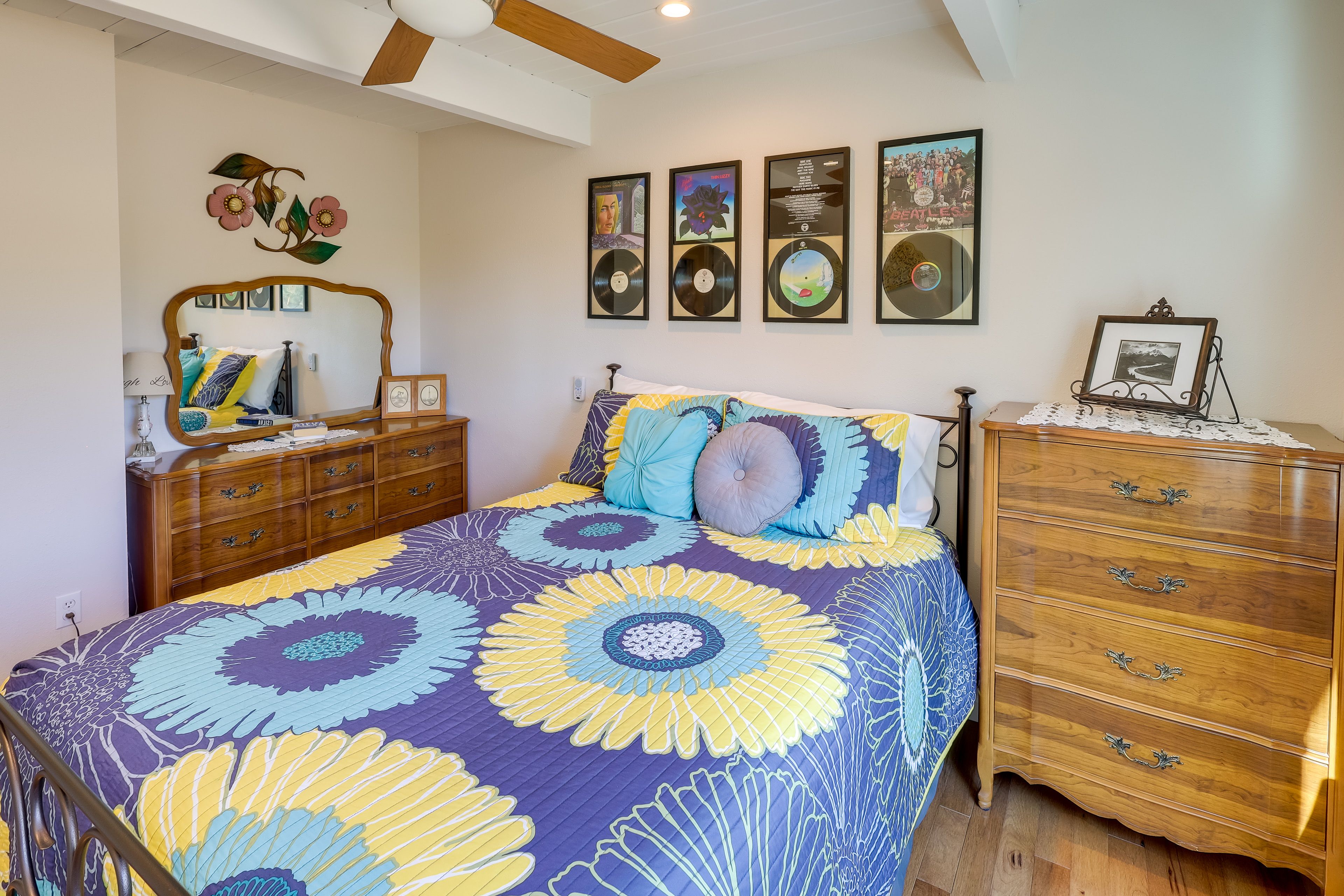 Bedroom 2 | Queen Bed