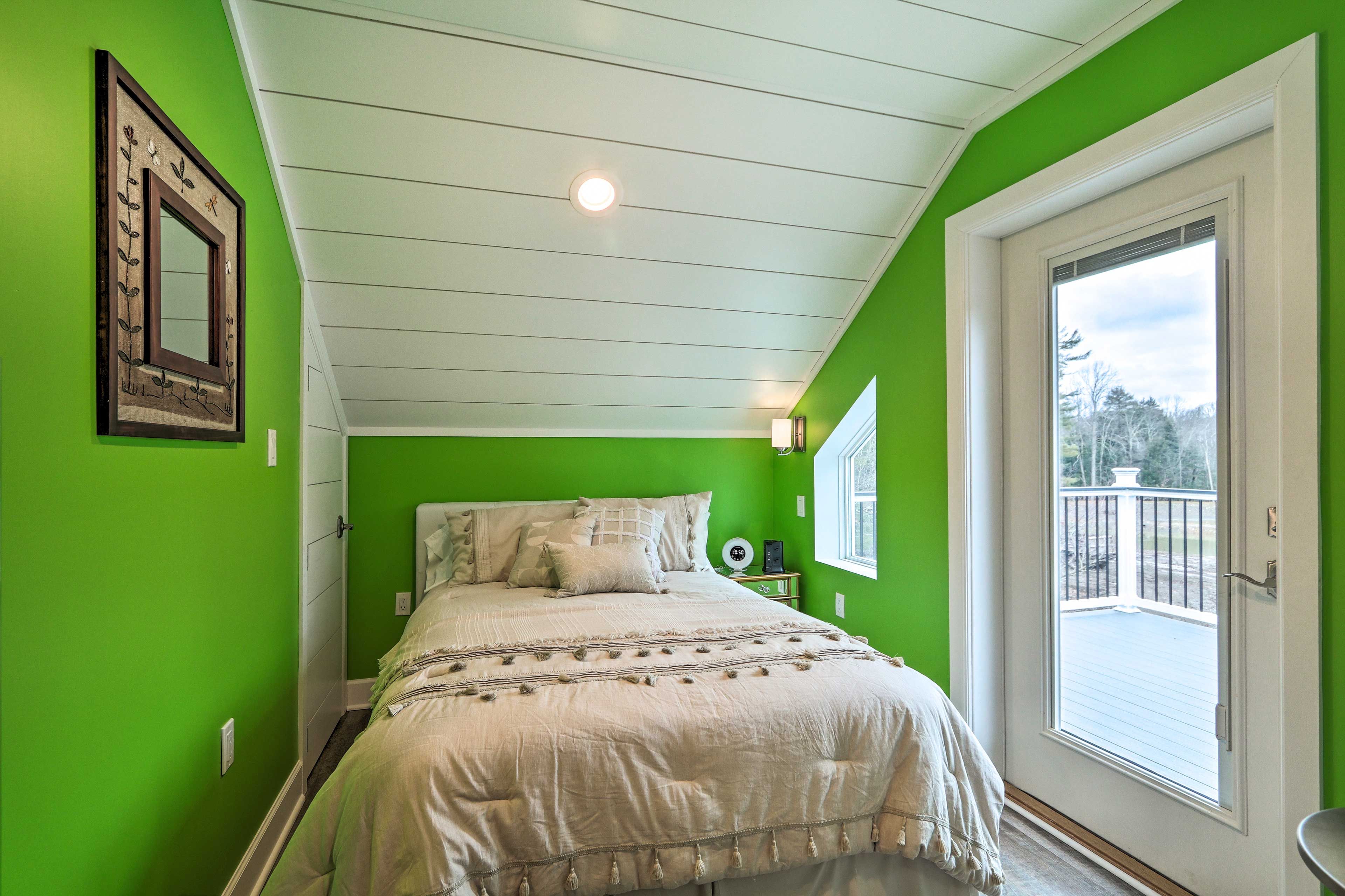 Bedroom 4 | Queen Bed