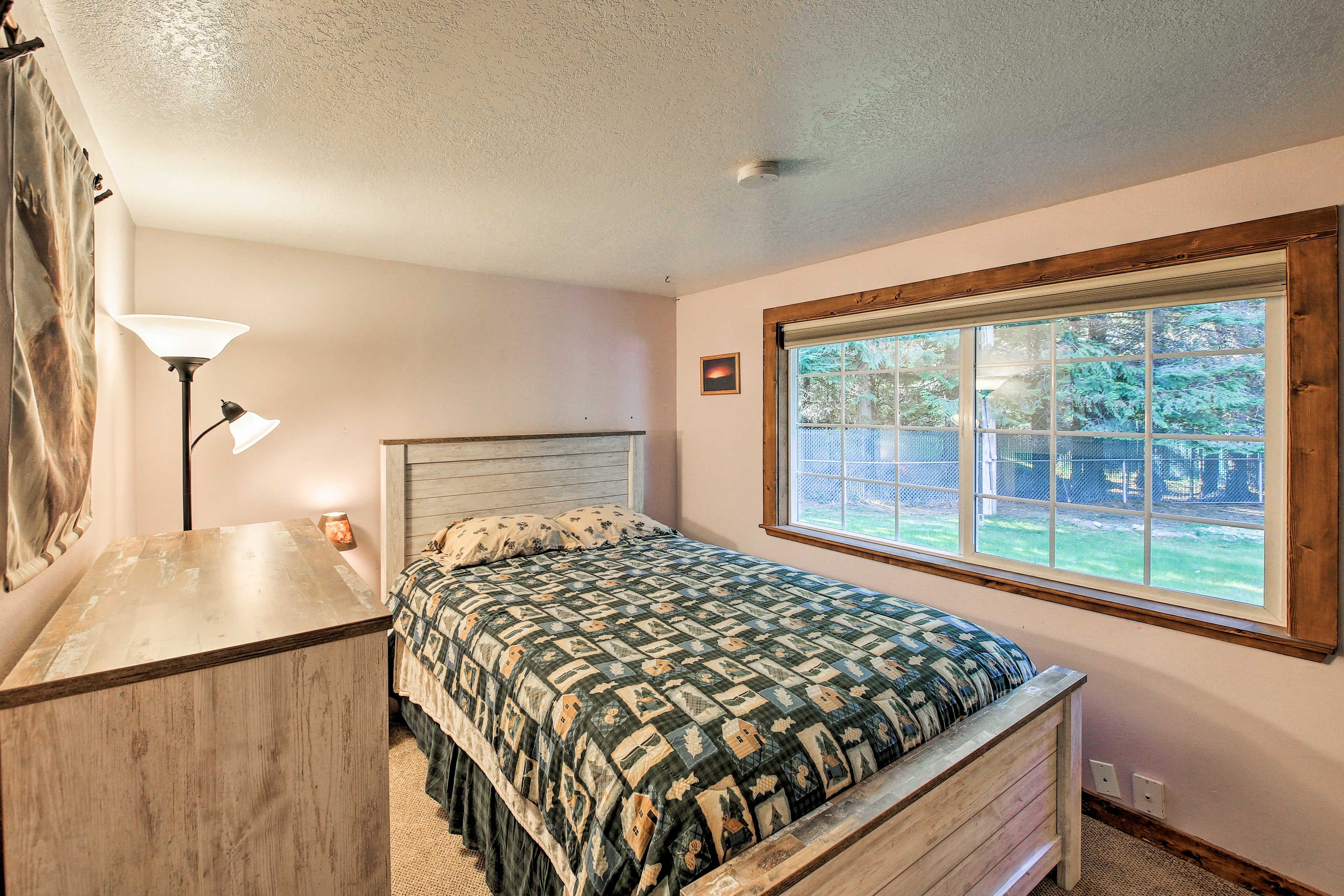 Bedroom 3 | Queen Bed