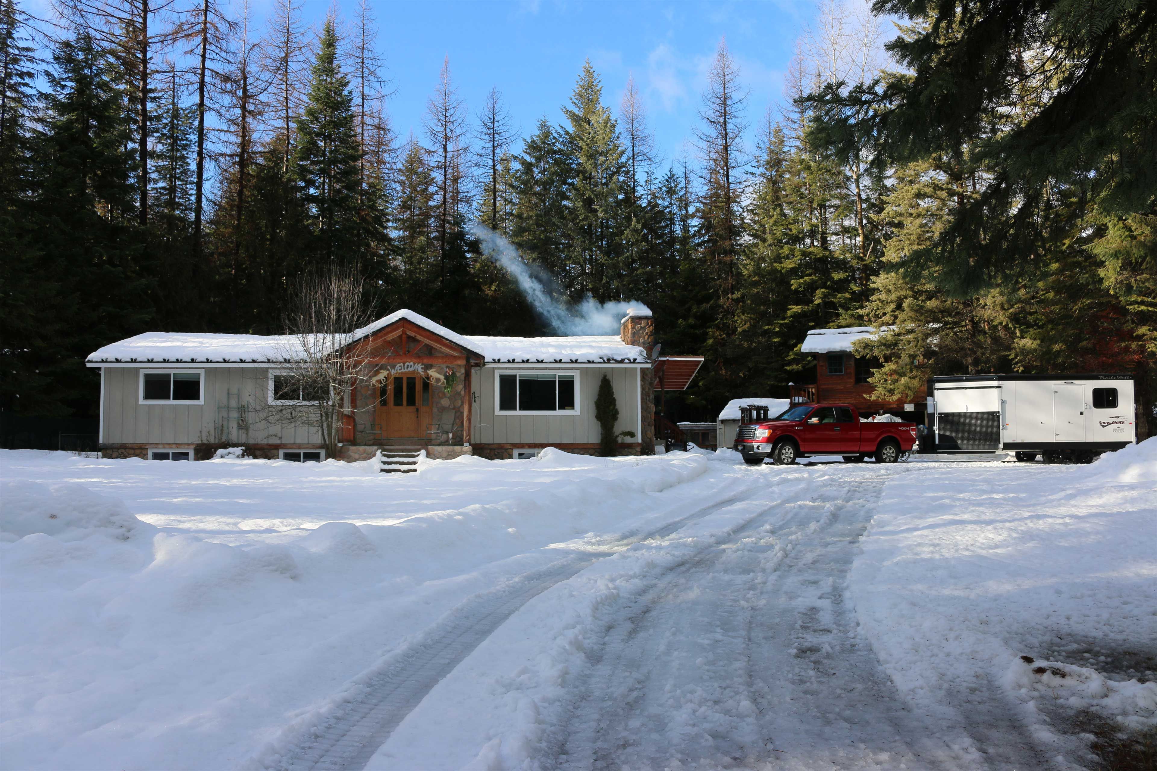 Winter Exterior | Driveway Parking (4 Vehicles)