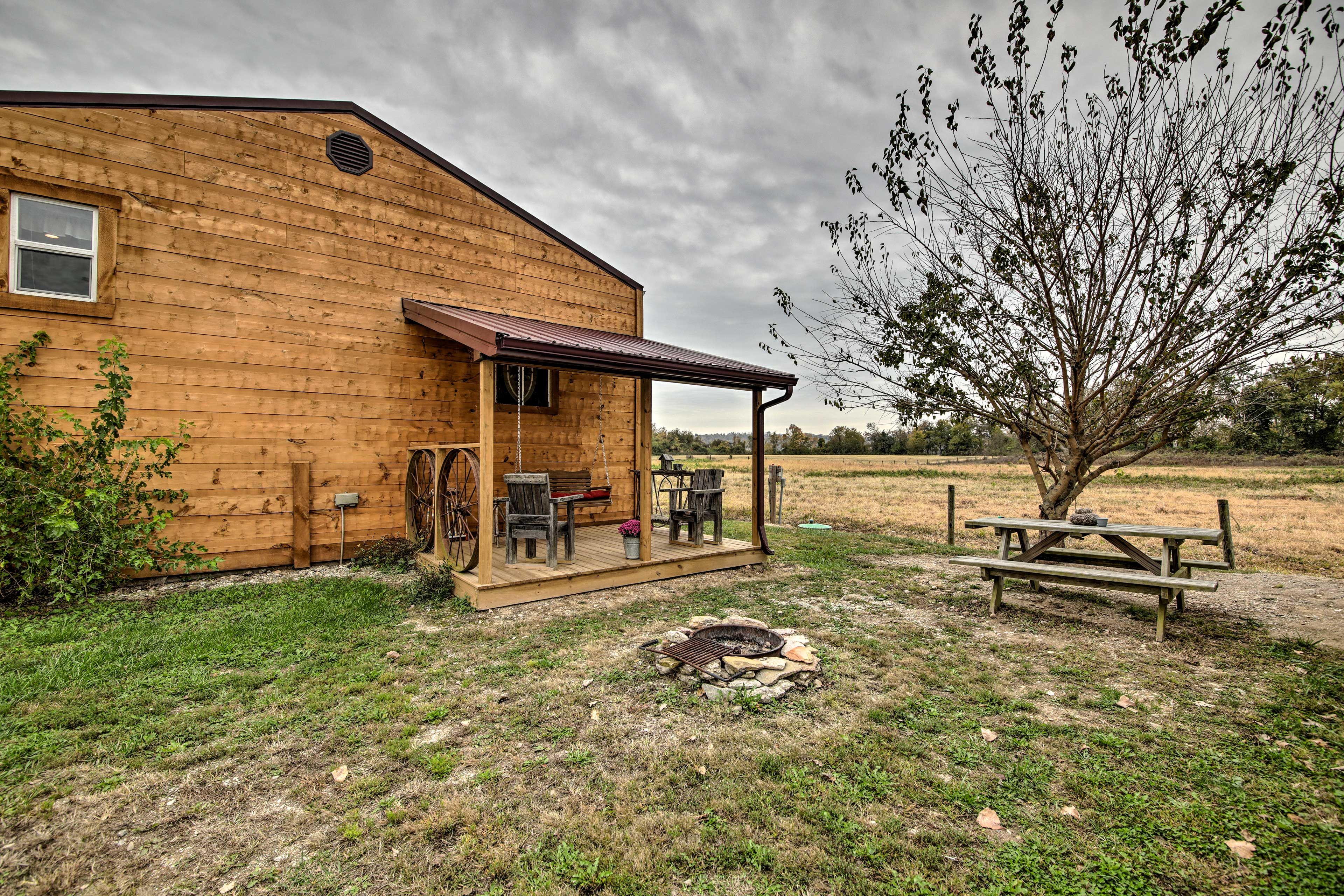 Exterior | Deck | Picnic Area | Fire Pit | Gas Grill