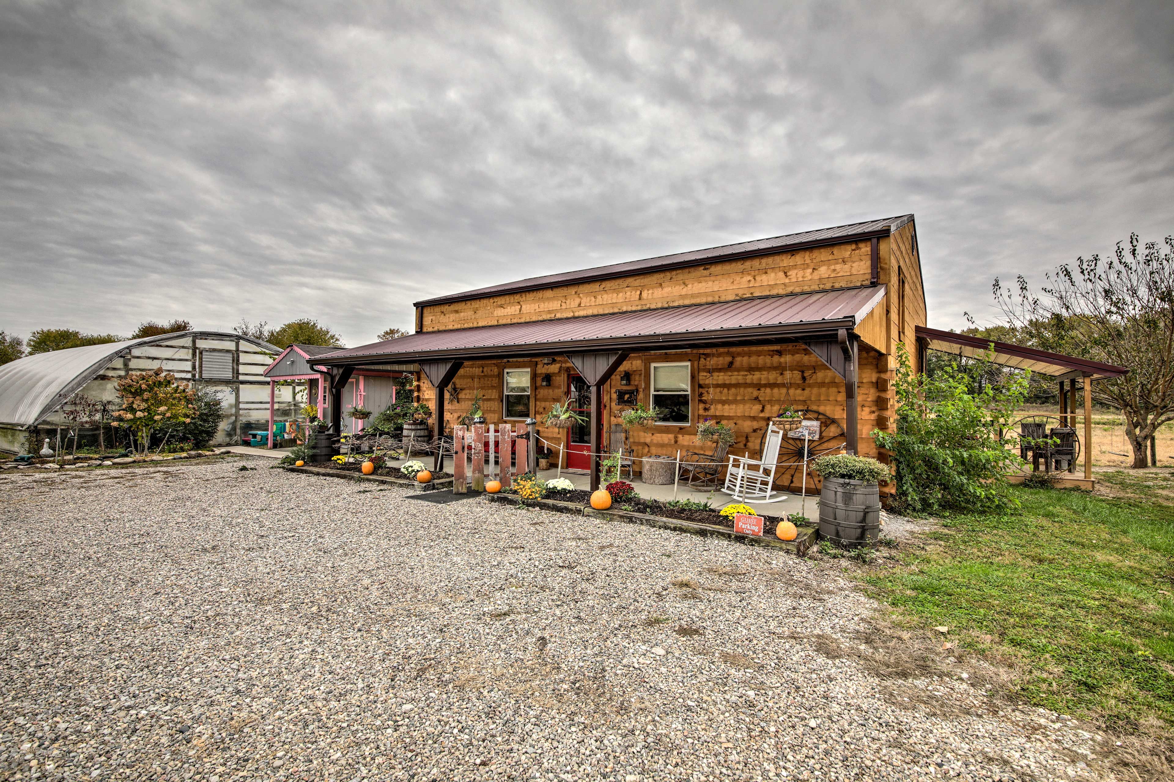 Driveway Parking (6 Vehicles) | RV/Boat/Trailer Parking Available