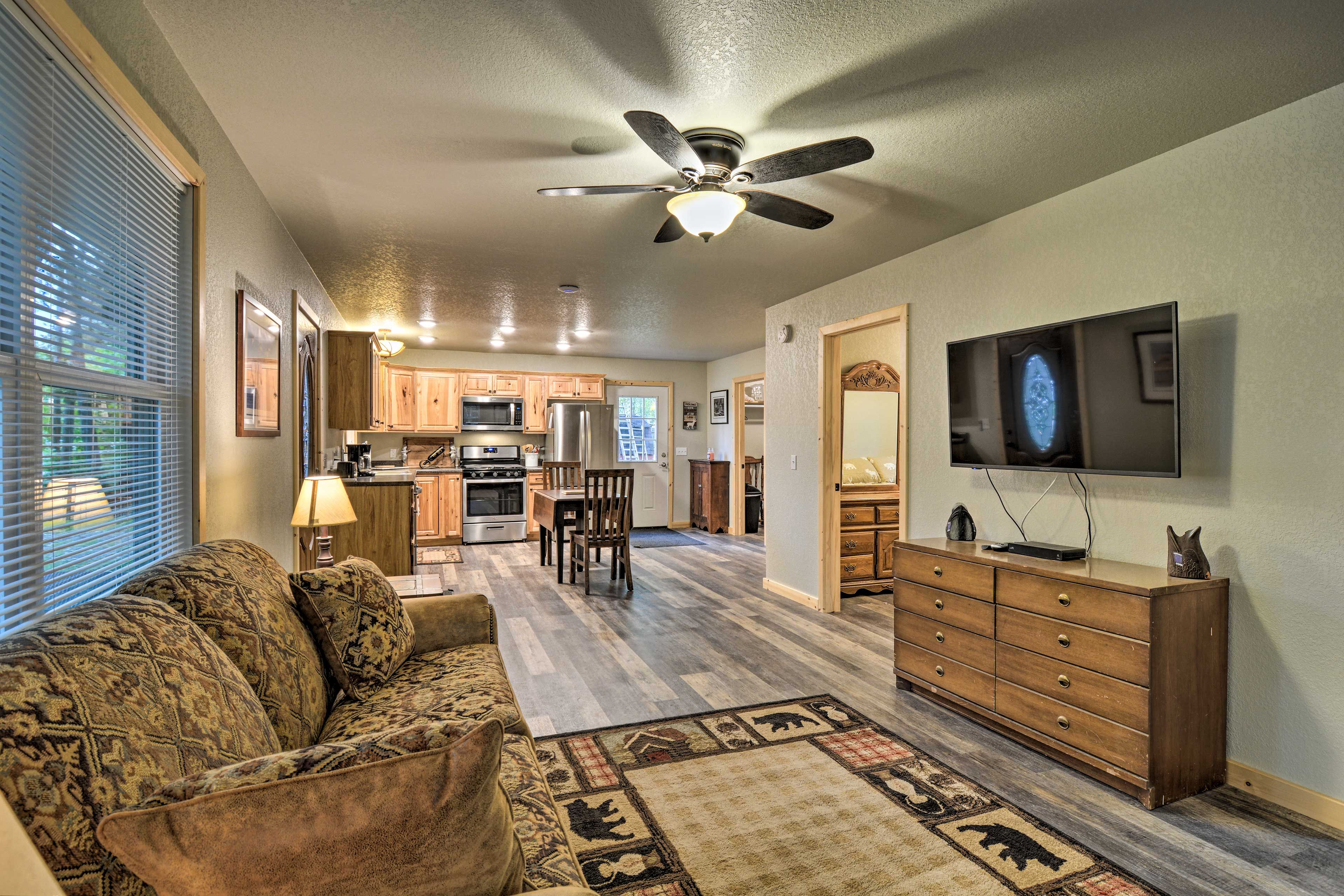 Living Room | Sleeper Sofa | Smart TV