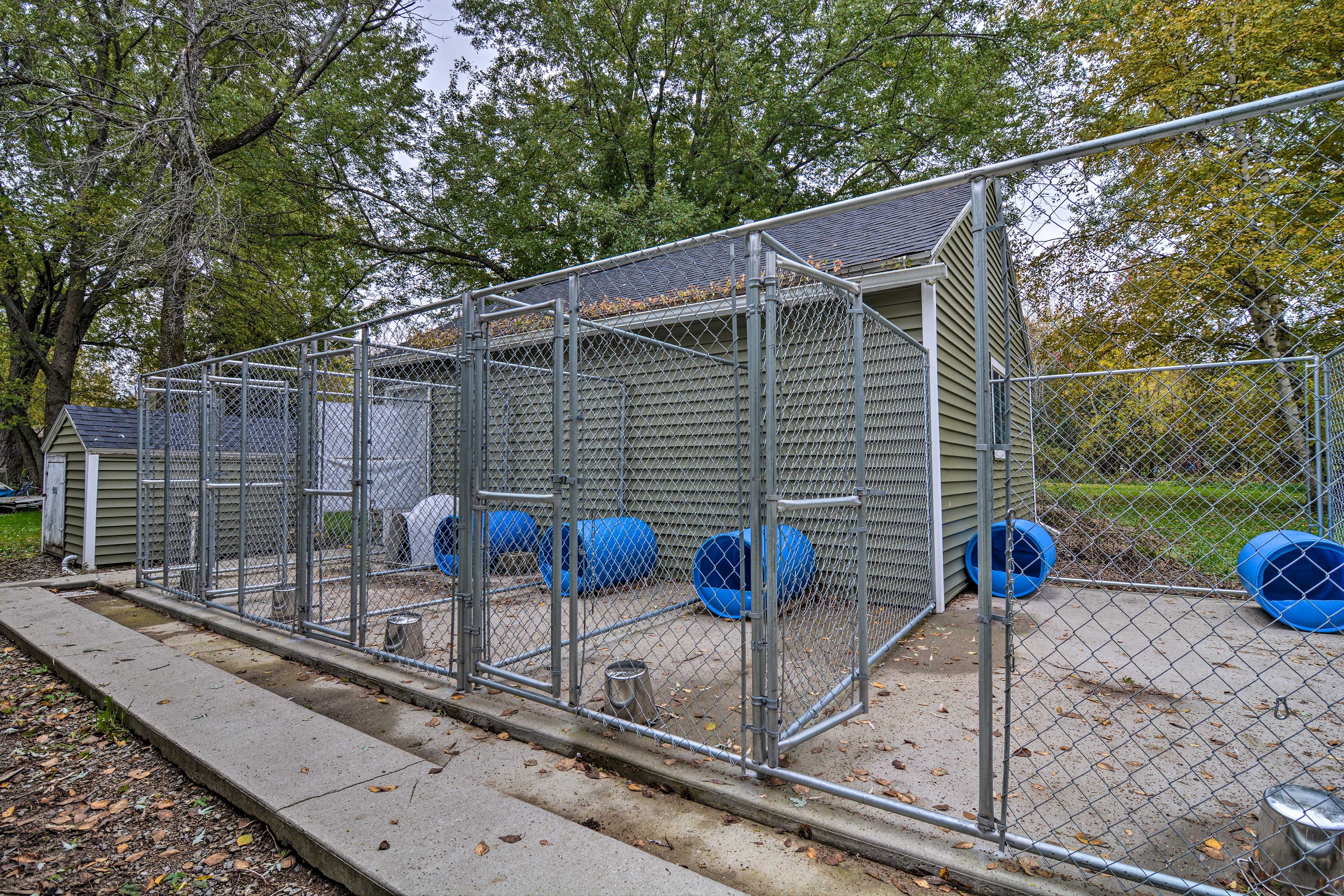 Dog Kennel (Guest Use Only) | Pet Friendly