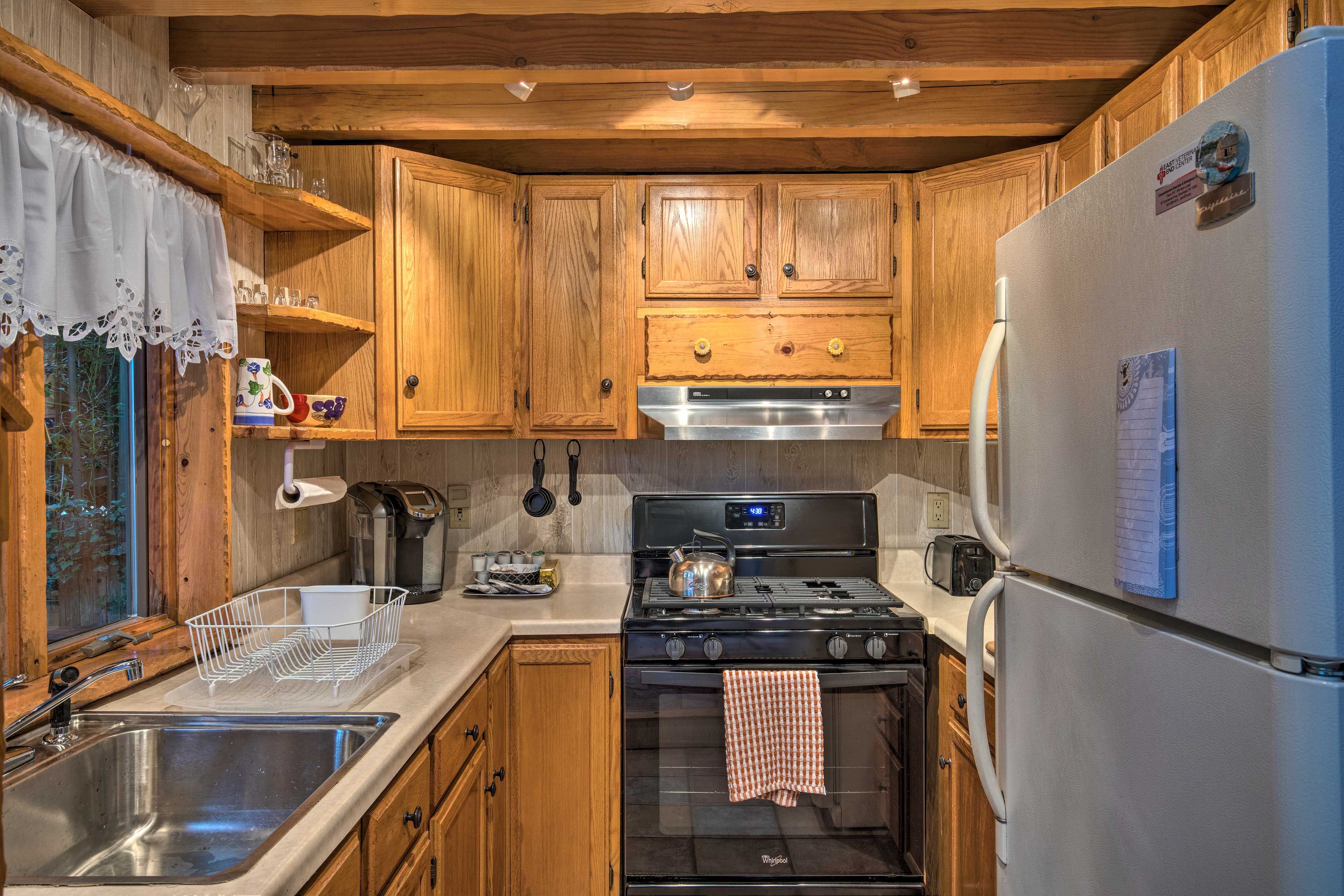 Make meals easily in this well-equipped kitchen.