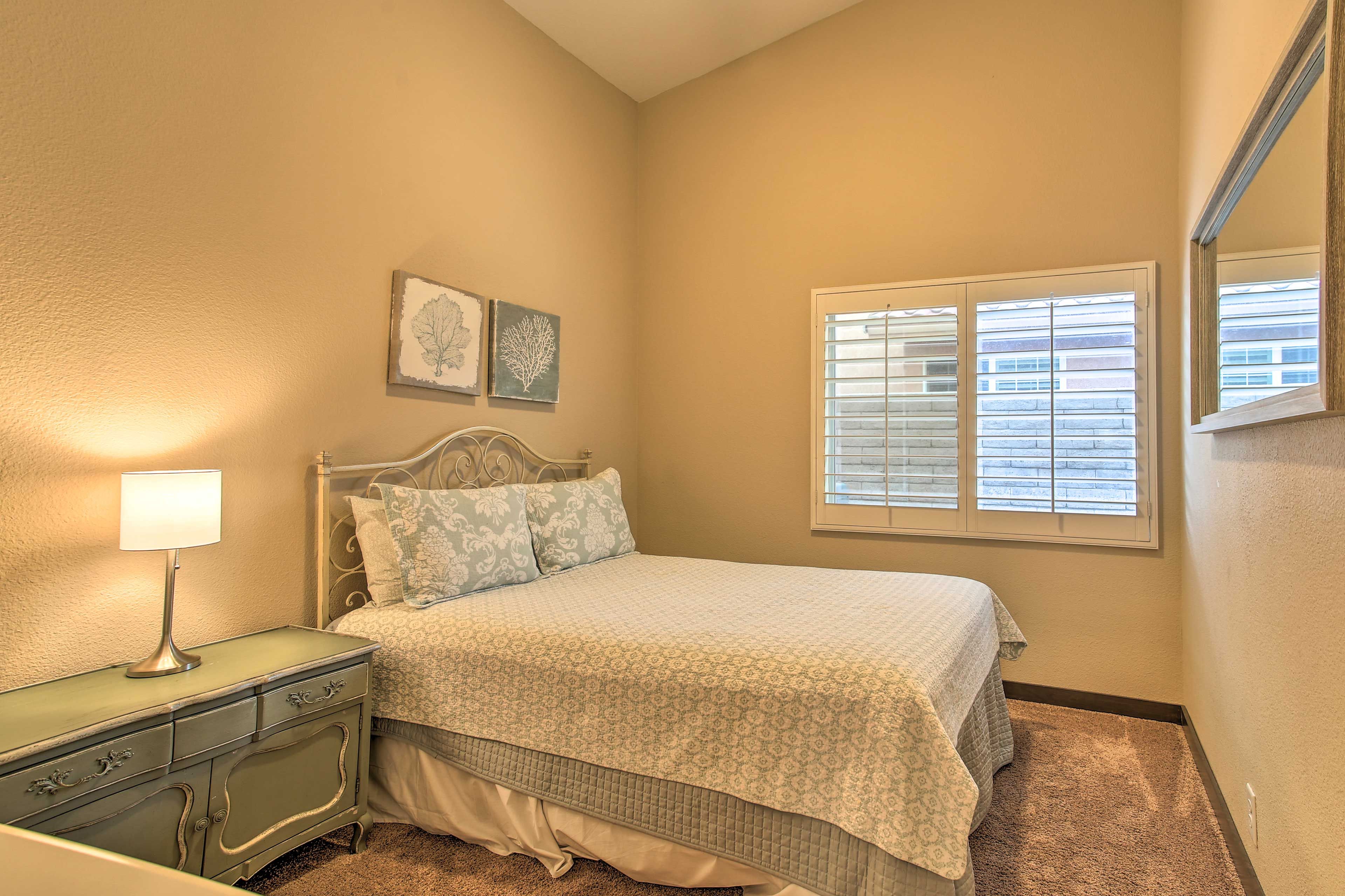 Bedroom 2 | Queen Bed
