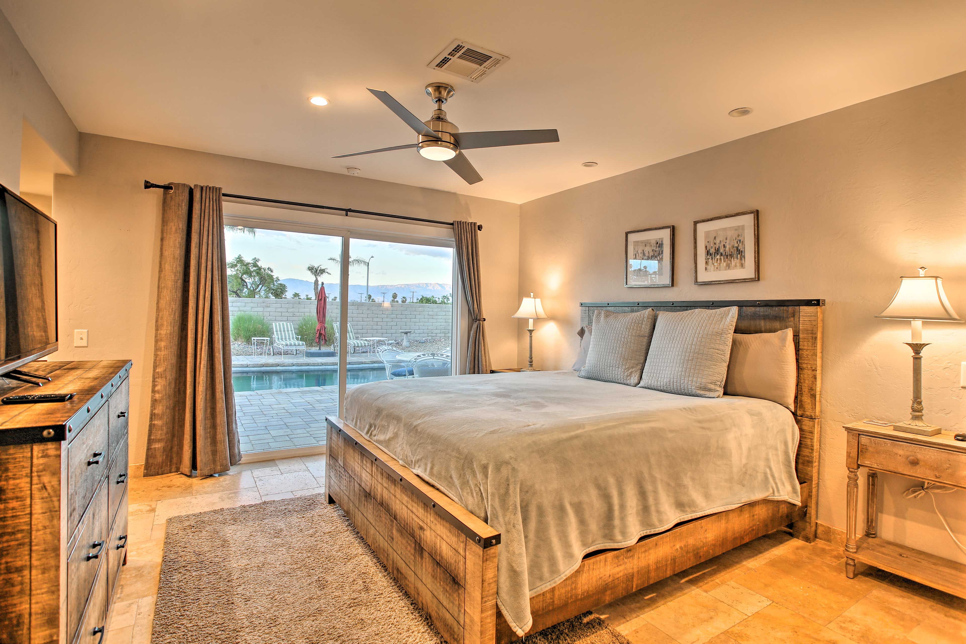 Bedroom 1 | King Bed