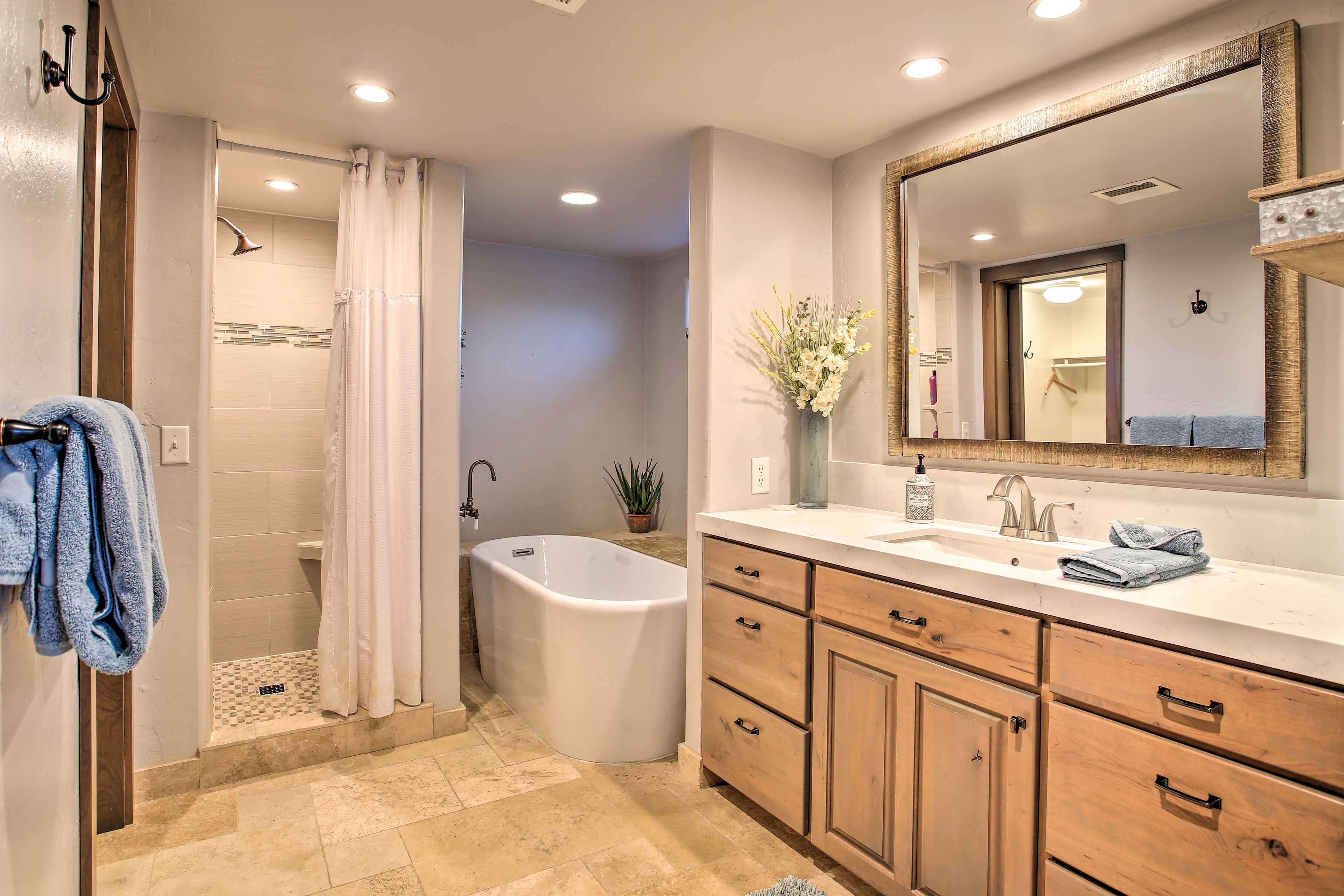 Full Bathroom | Soaking Tub | Walk-In Shower