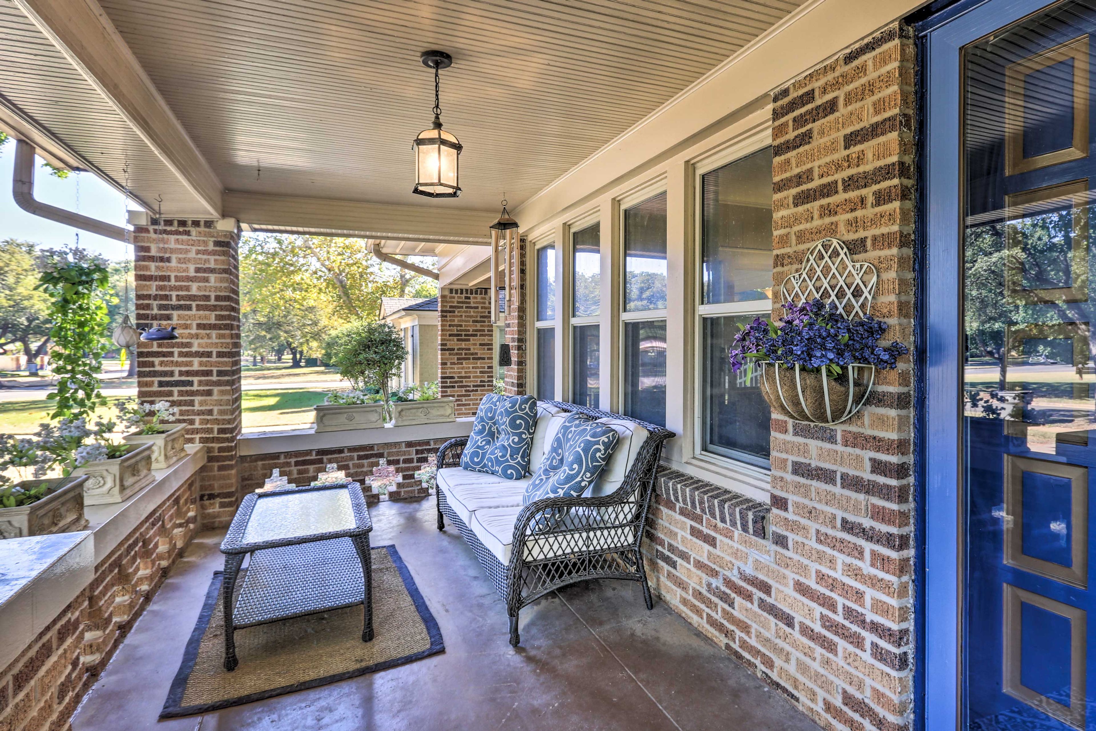 Covered Porch | Entry