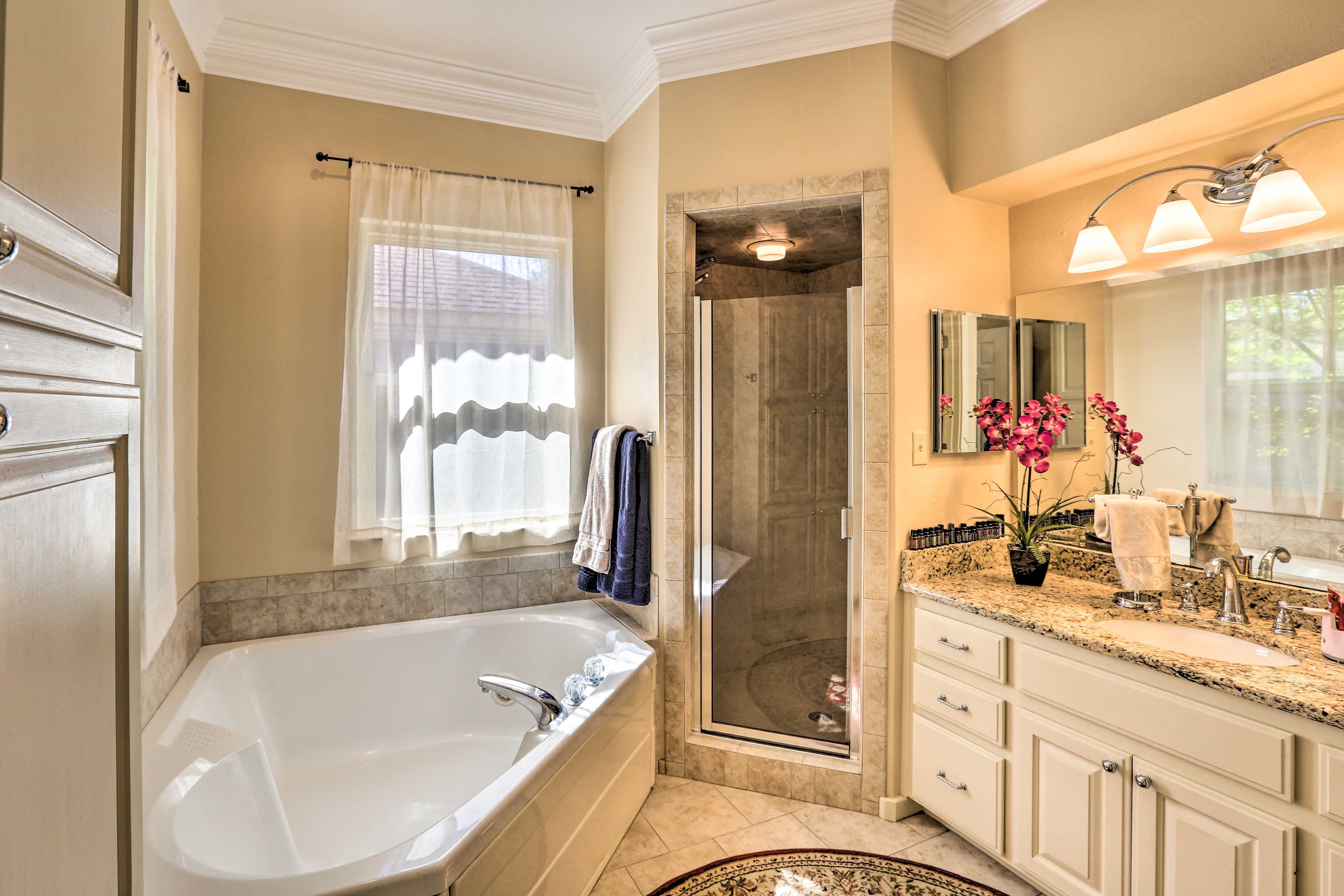 En-Suite Bathroom | Towels Provided