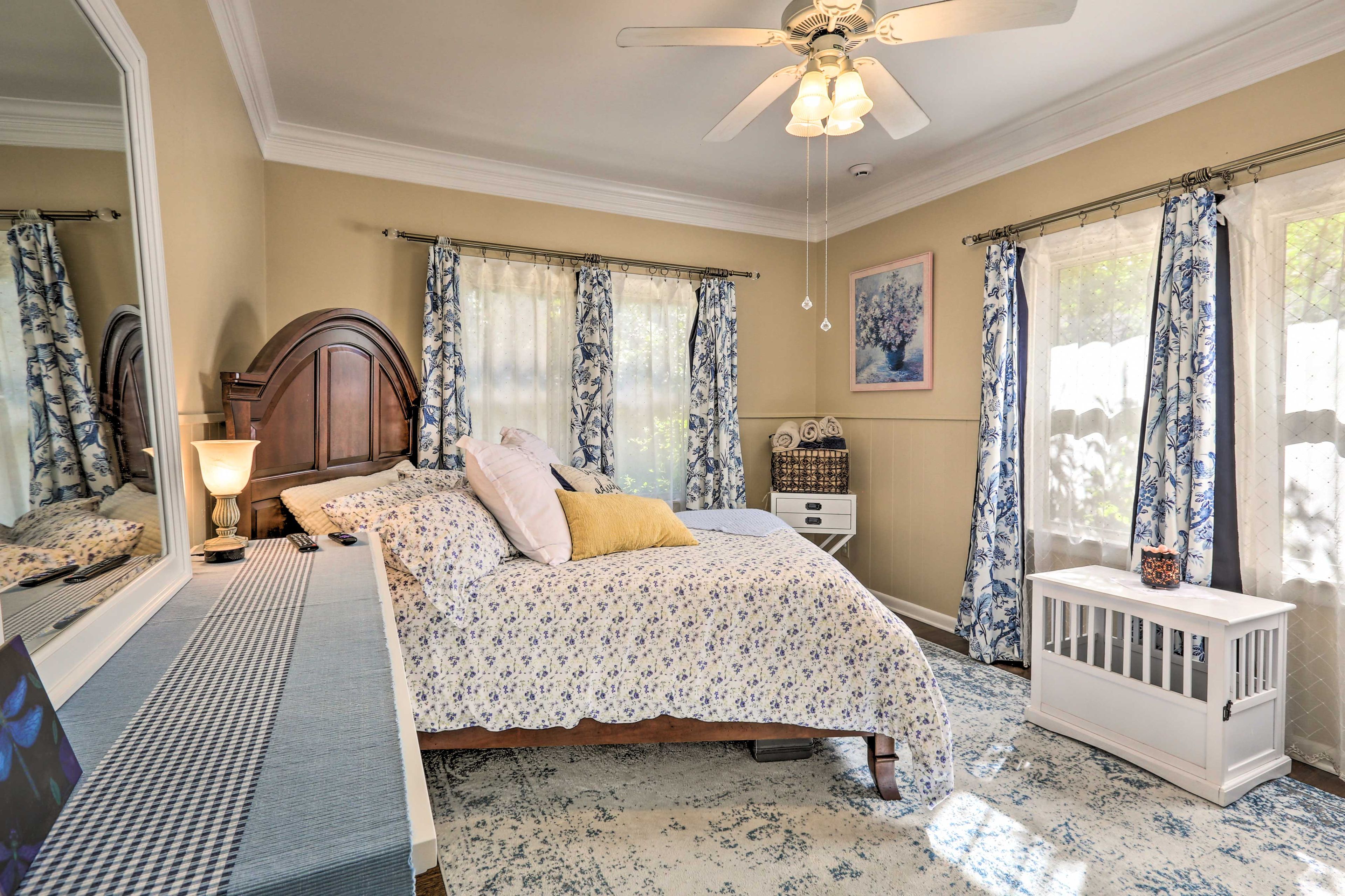 Bedroom 1 | Queen Bed | Linens Provided