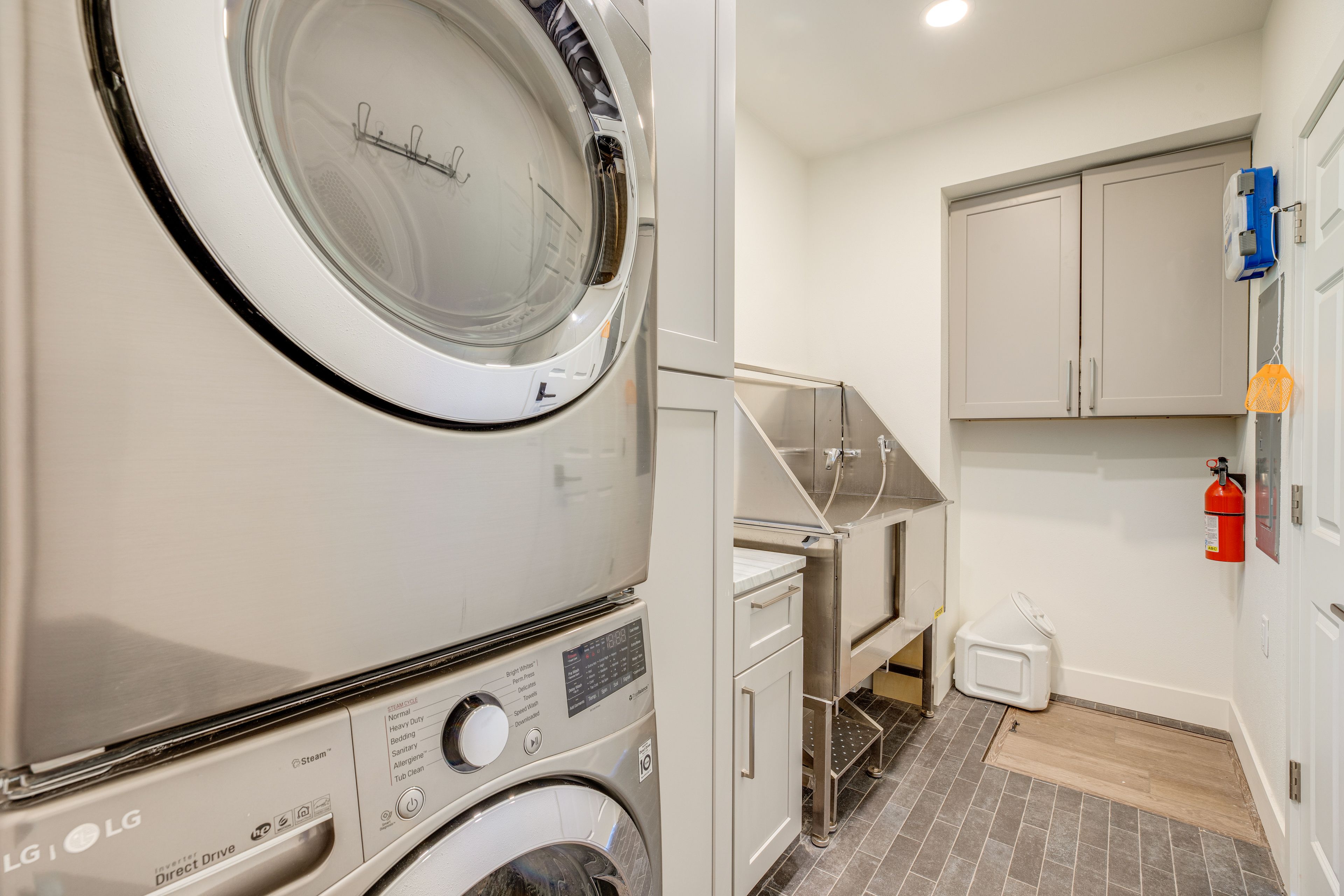Laundry Room | Washer & Dryer