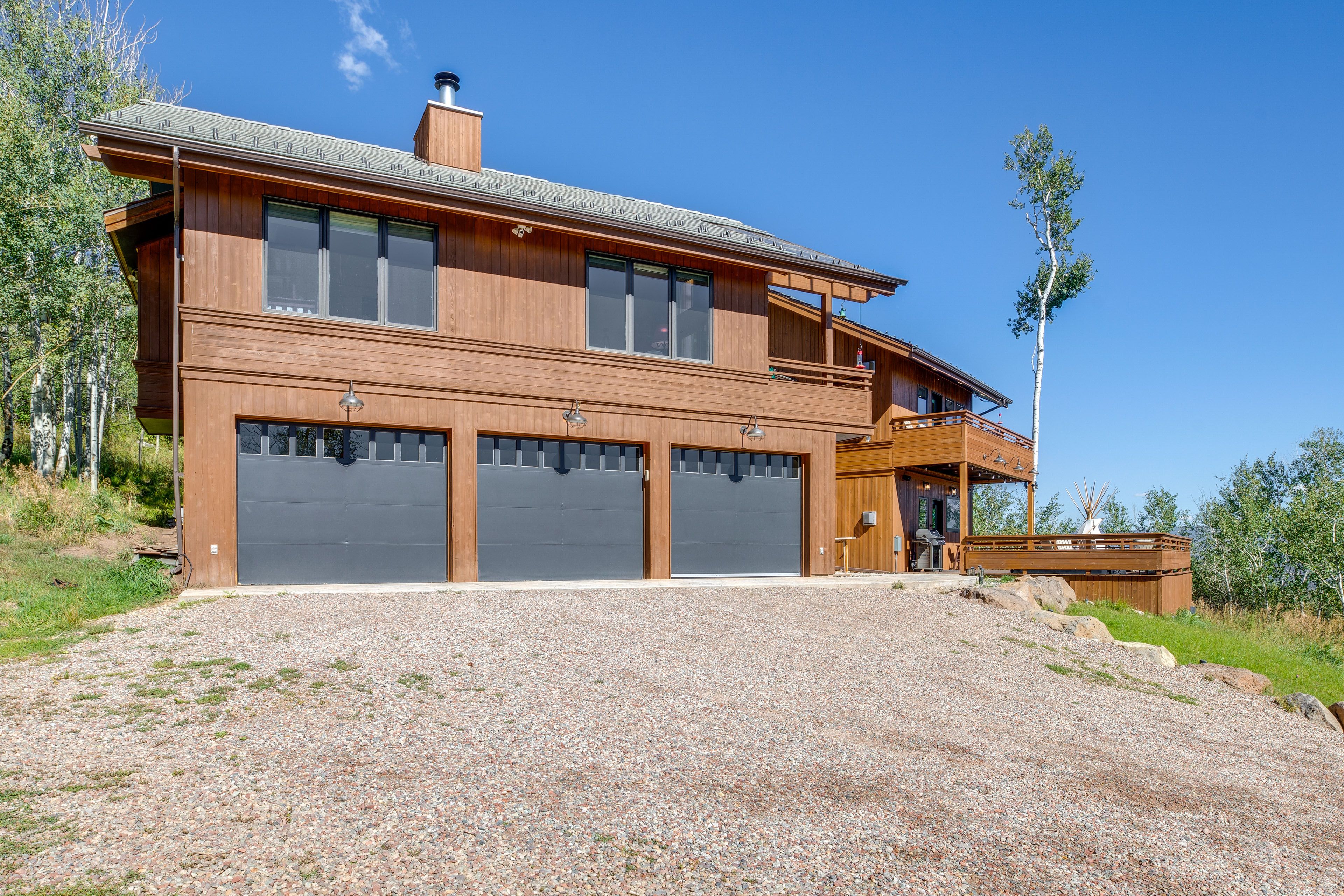 Parking | Driveway (8 Vehicles) | Garage (2 Vehicles)