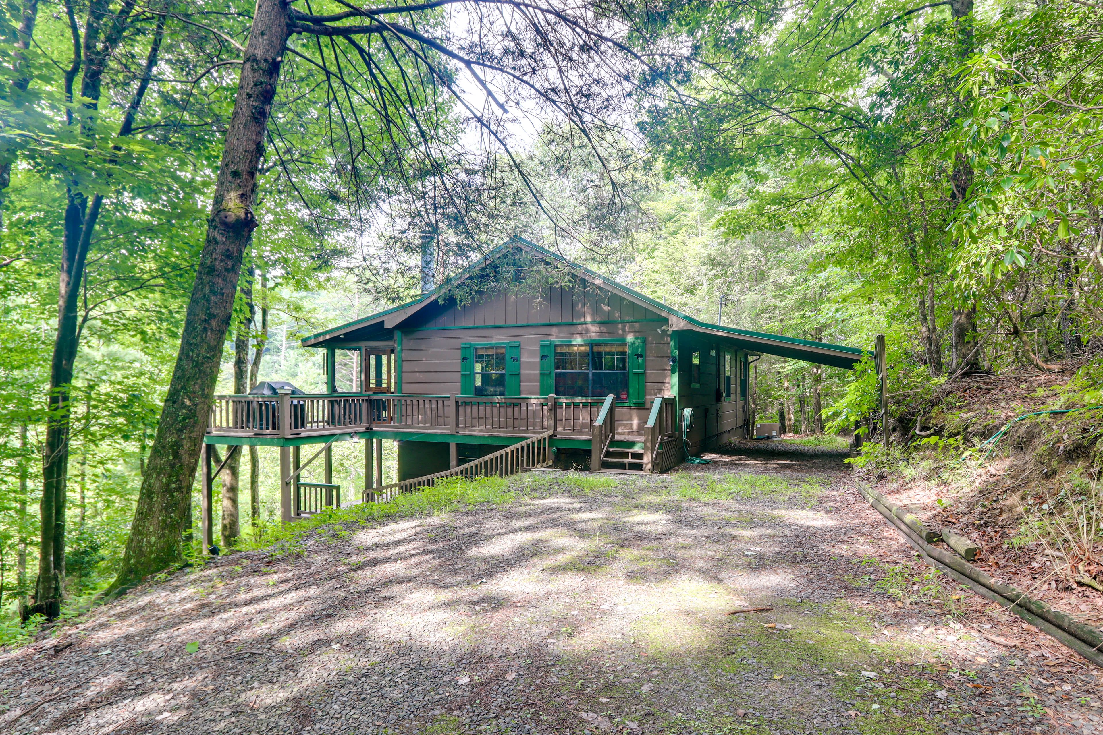 Parking | Gravel Driveway (3 Vehicles) | Carport (1 Vehicle)