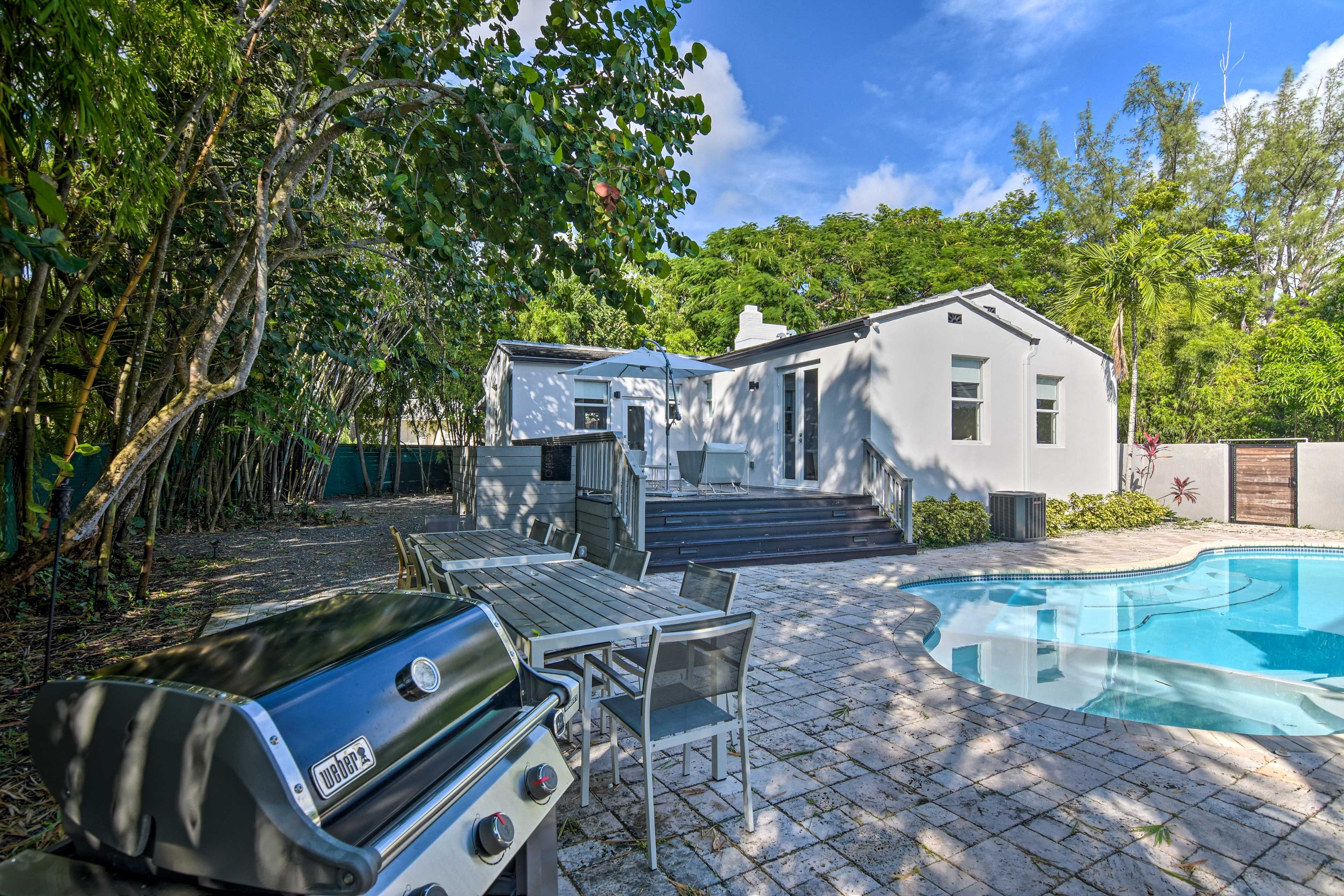Patio | Outdoor Dining Area | Grill