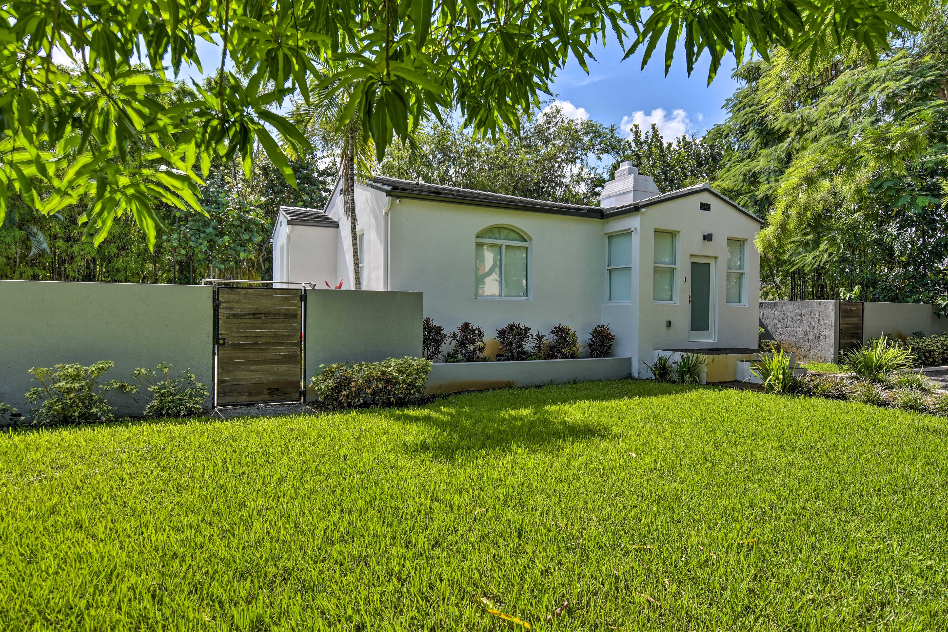 Property Exterior | 10 Exterior Security Cameras (Facing Out)