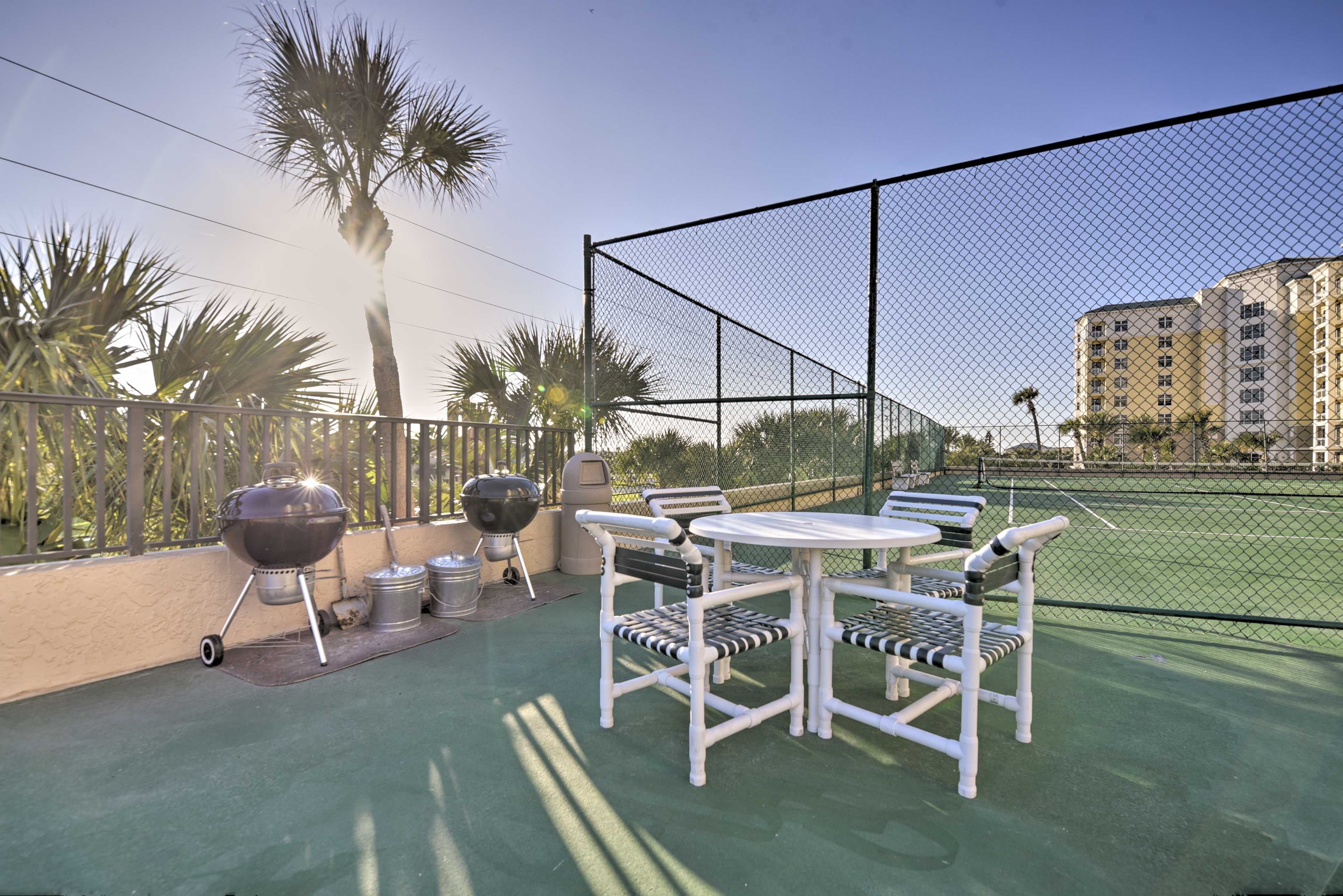 Community Amenities | Grill & Seating