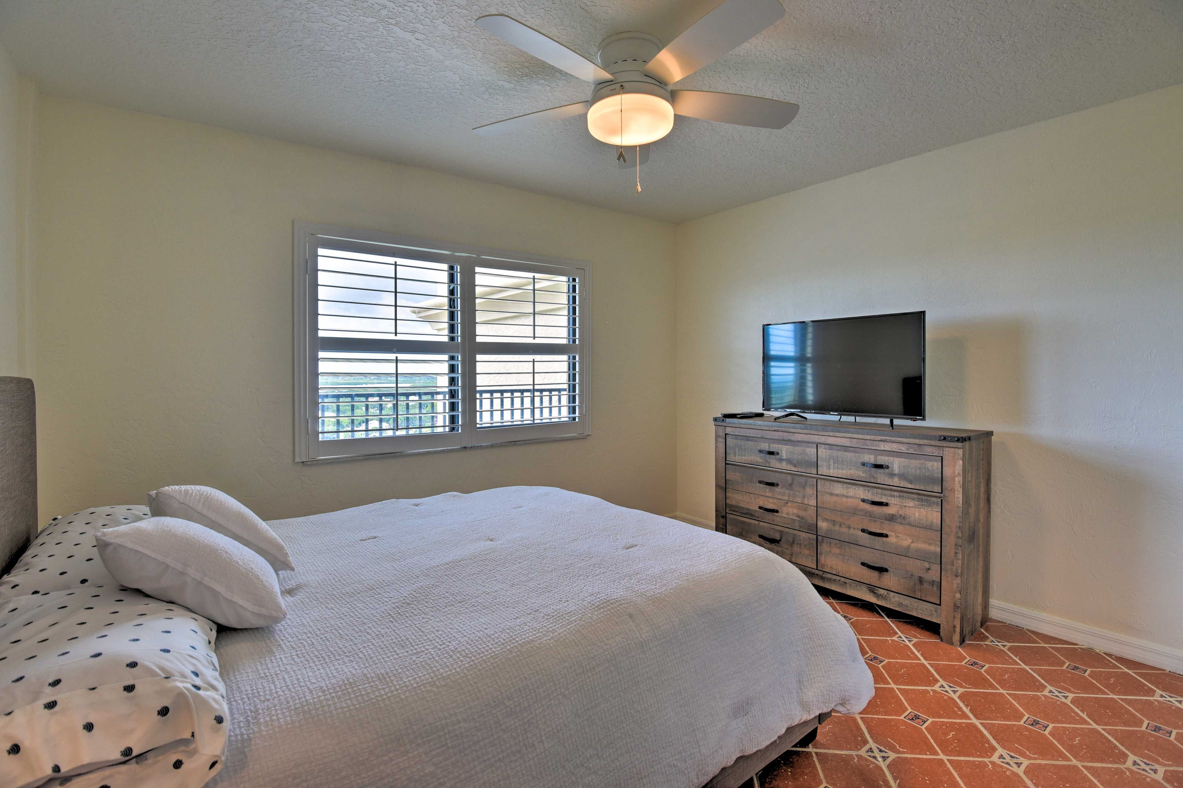 Bedroom 2 | Queen Bed